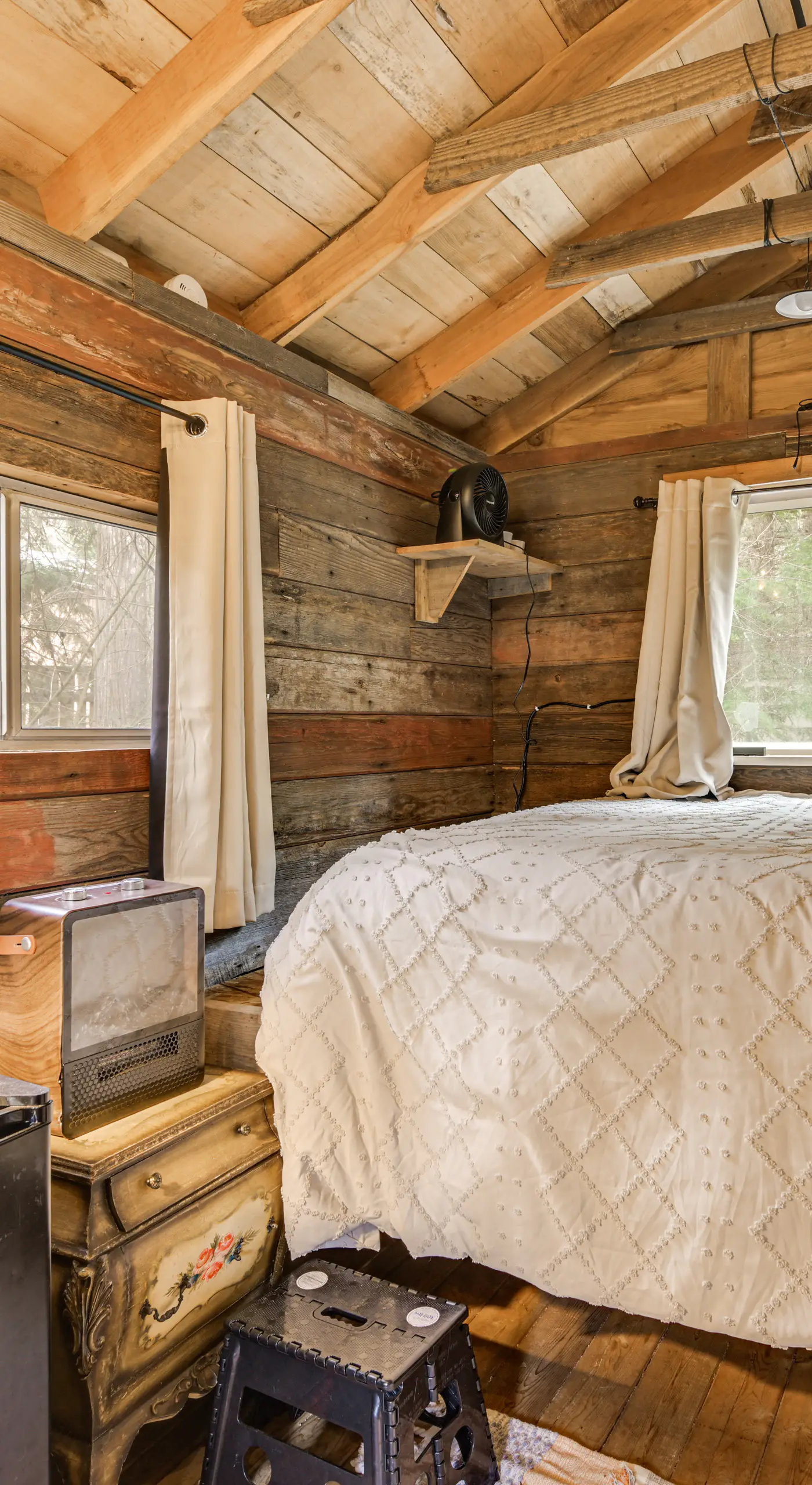 5 Mi to Mt Rainier Park: Unique & Rustic Getaway