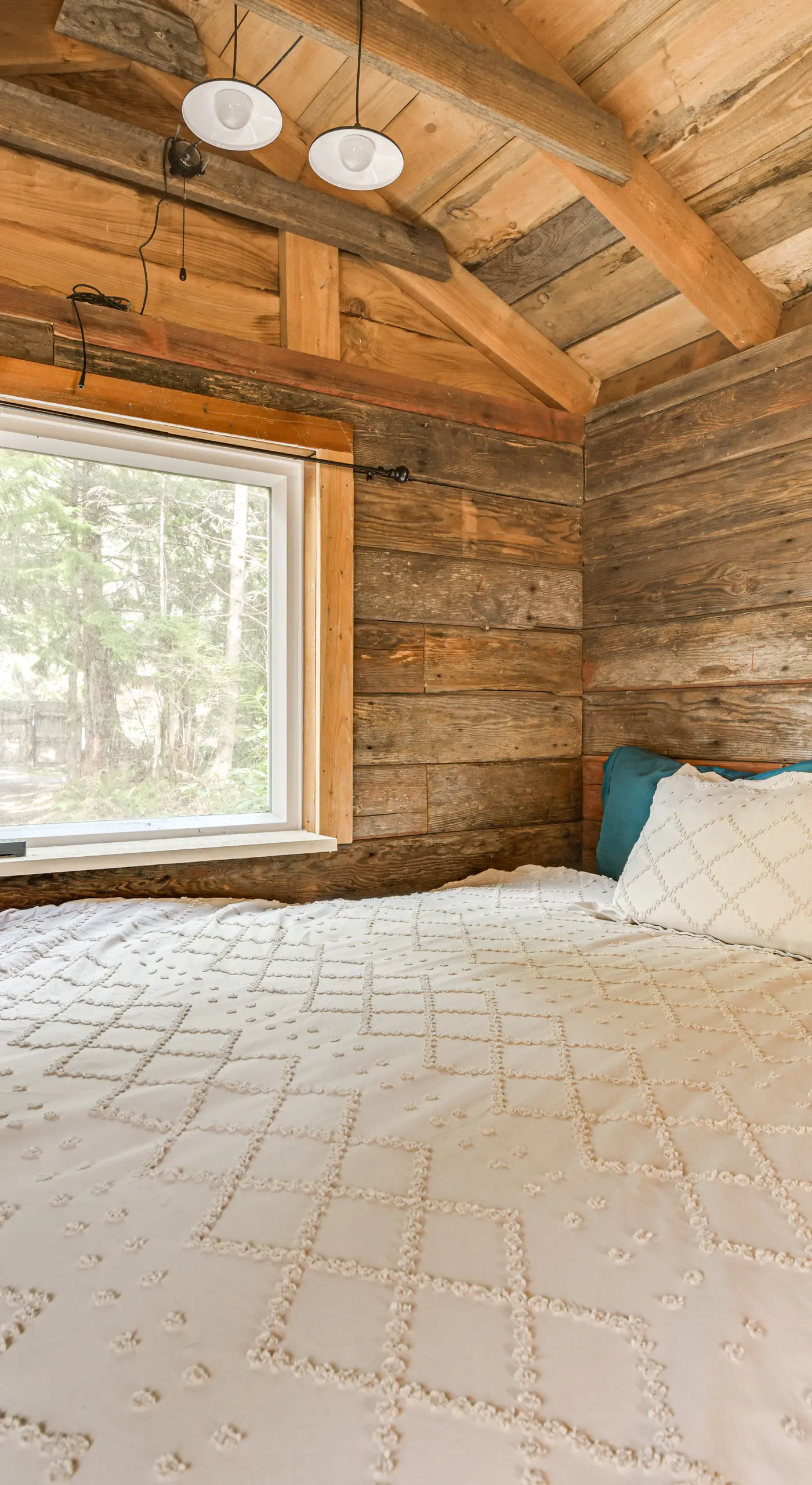 5 Mi to Mt Rainier Park: Unique & Rustic Getaway