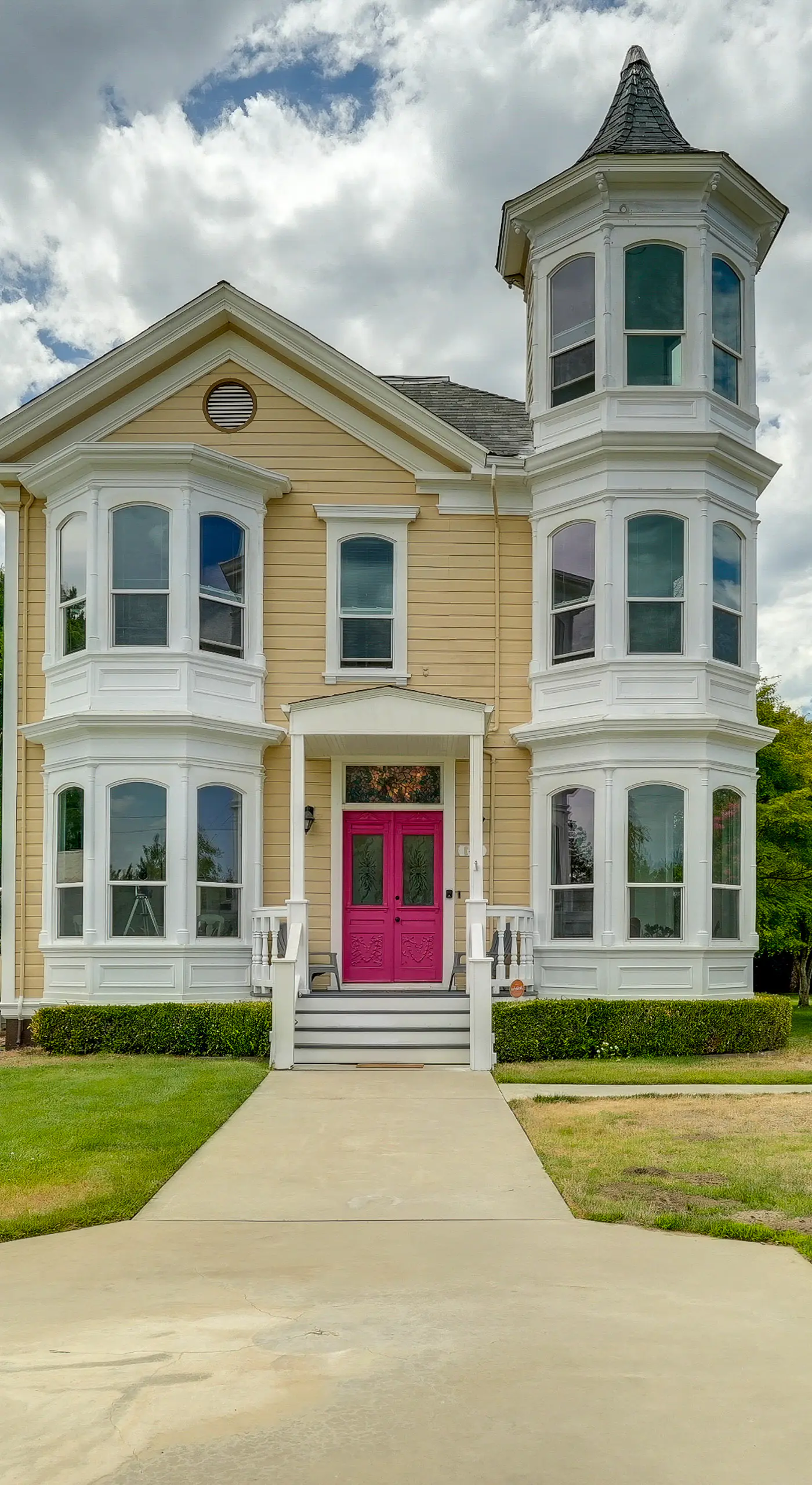 Modesto Mansion on 2 Acres - Great for Families!