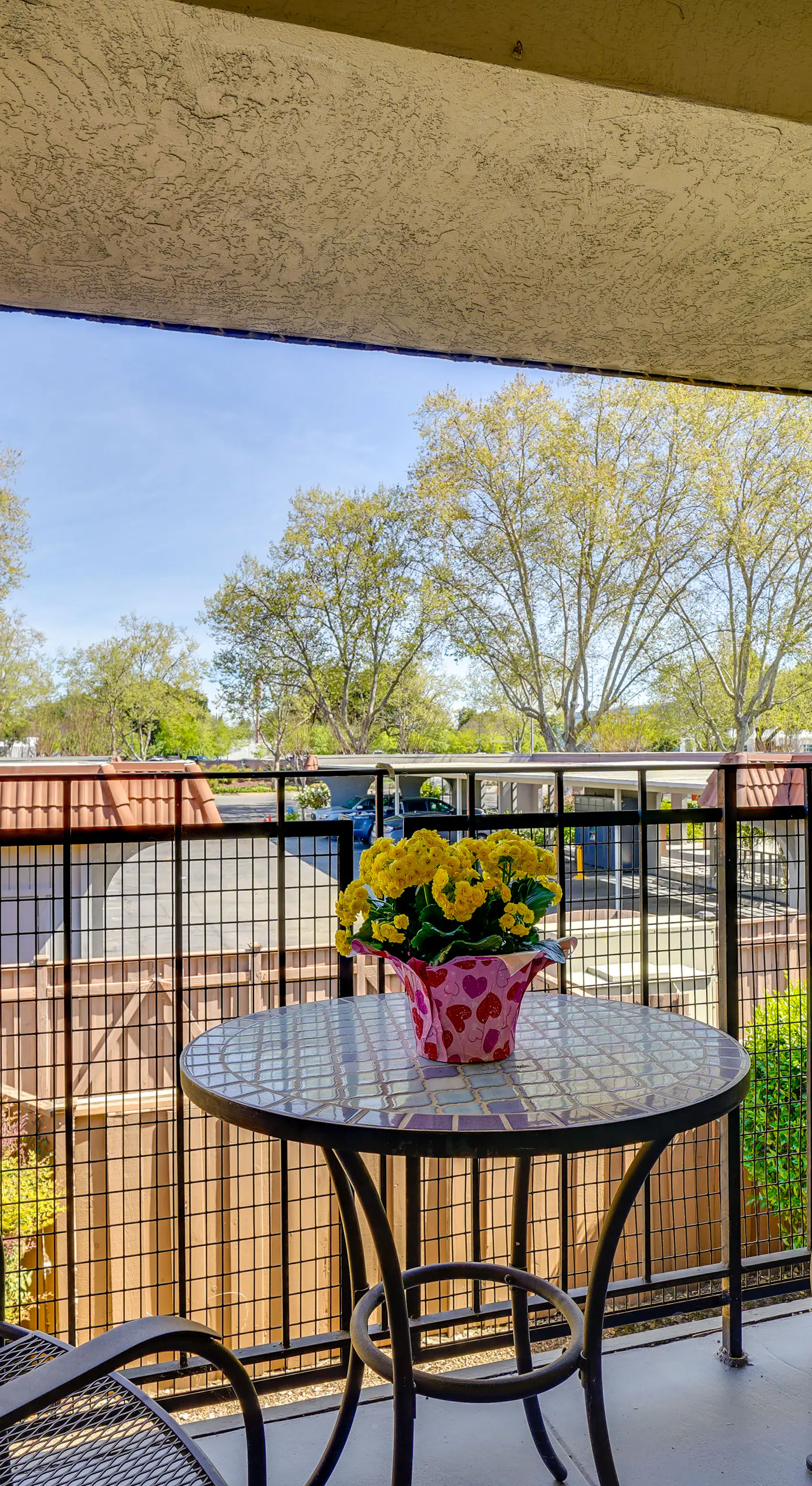1 Block to Dtwn Pleasanton: Condo w/ Pool Access