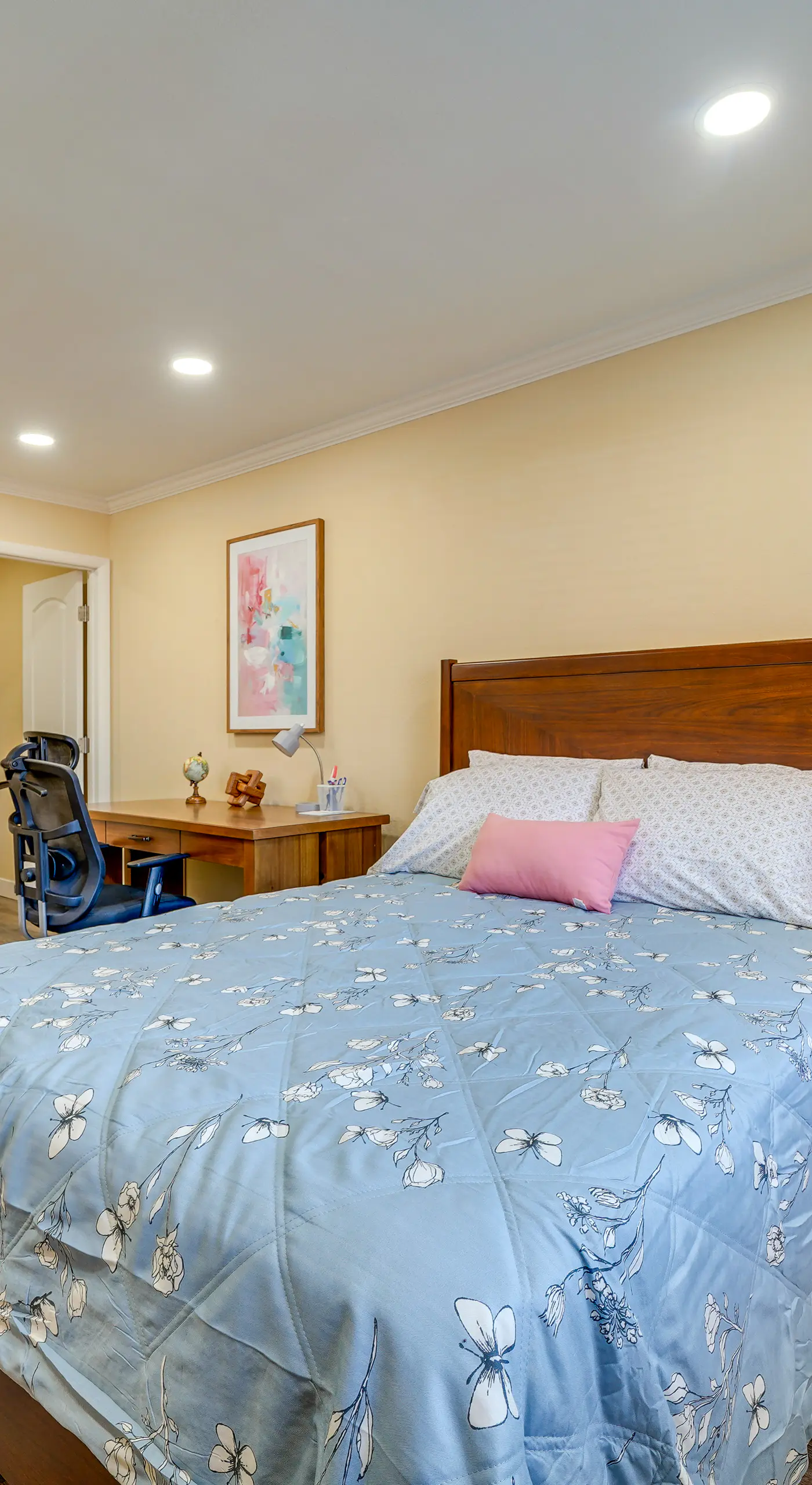 1 Block to Dtwn Pleasanton: Condo w/ Pool Access