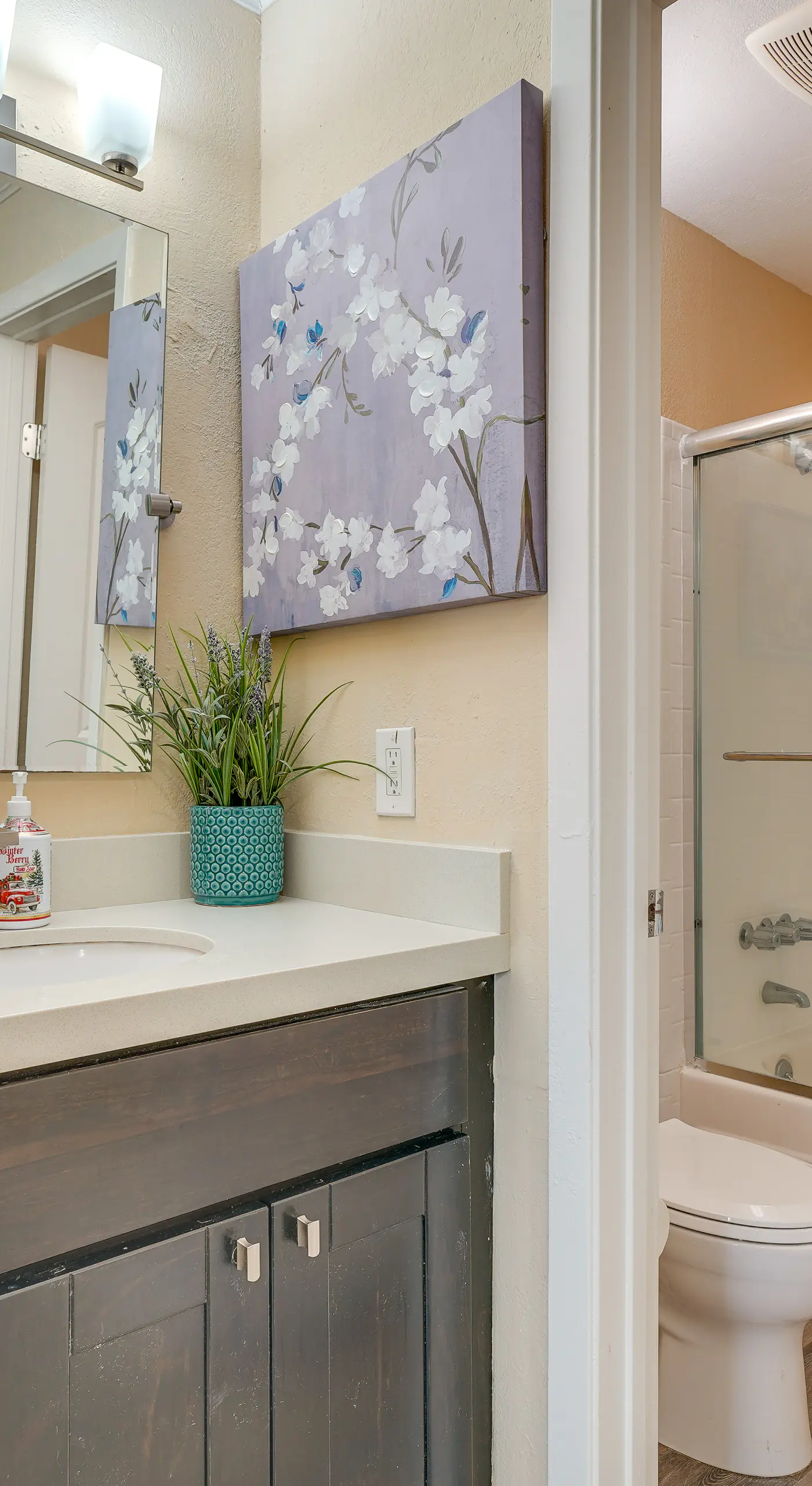 1 Block to Dtwn Pleasanton: Condo w/ Pool Access