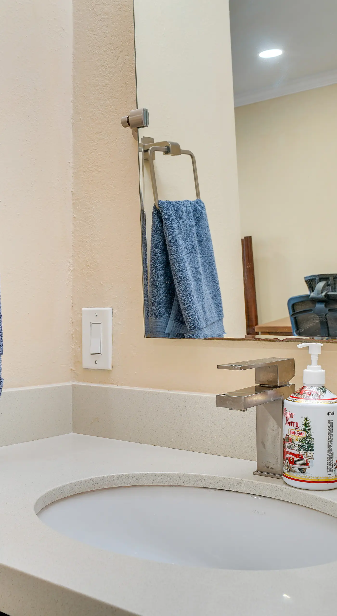 1 Block to Dtwn Pleasanton: Condo w/ Pool Access
