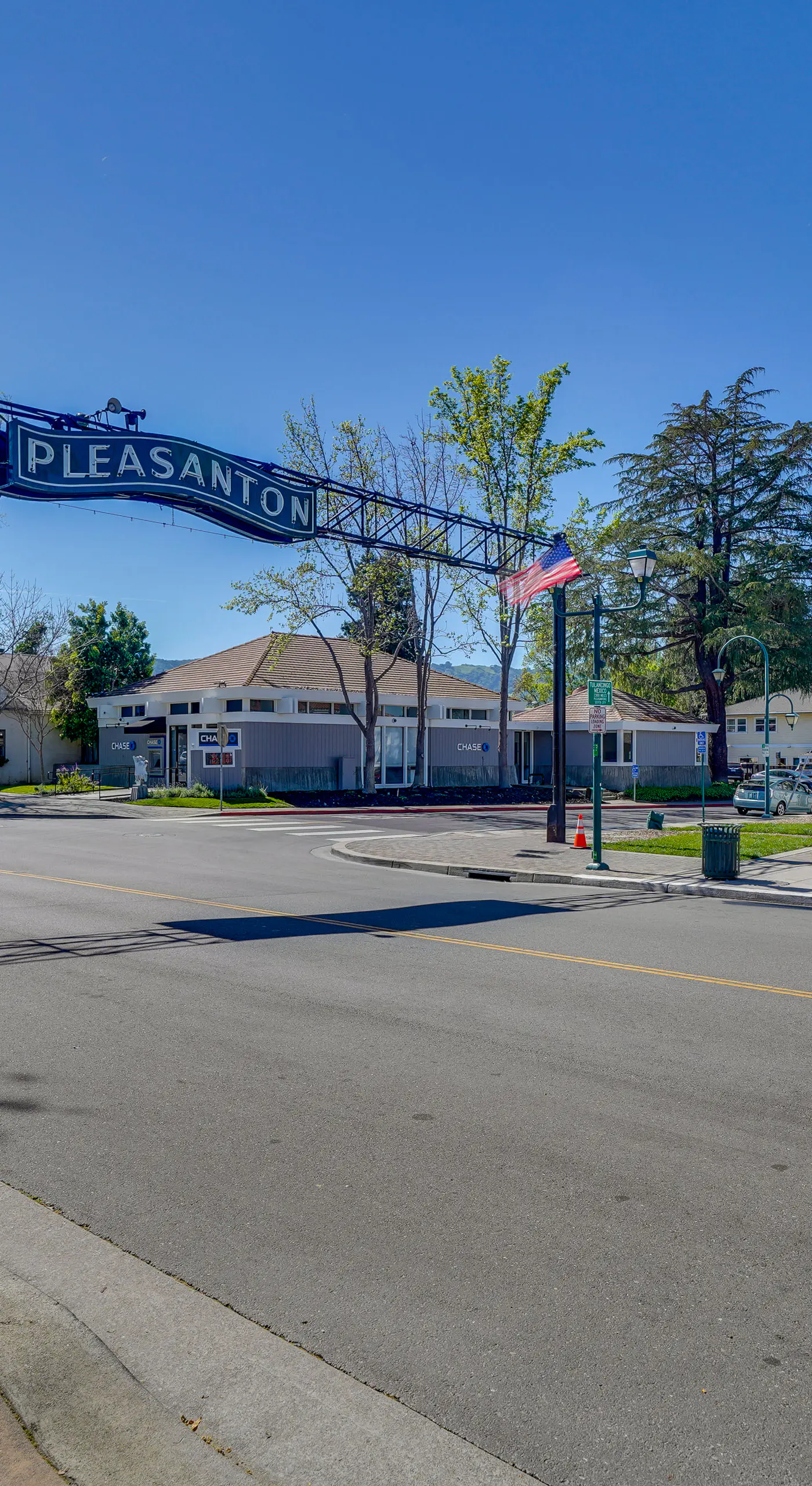 1 Block to Dtwn Pleasanton: Condo w/ Pool Access