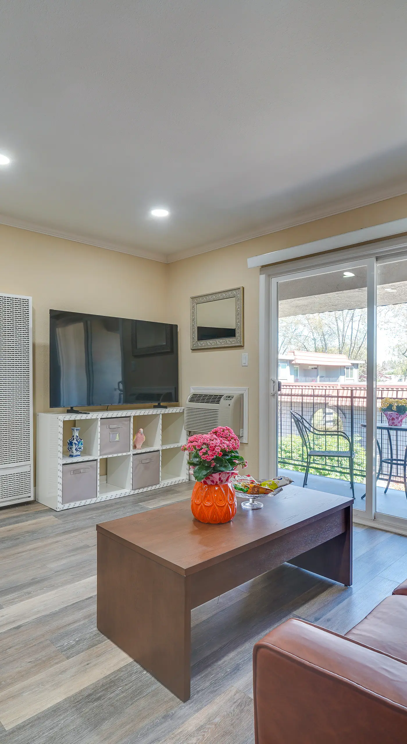 1 Block to Dtwn Pleasanton: Condo w/ Pool Access