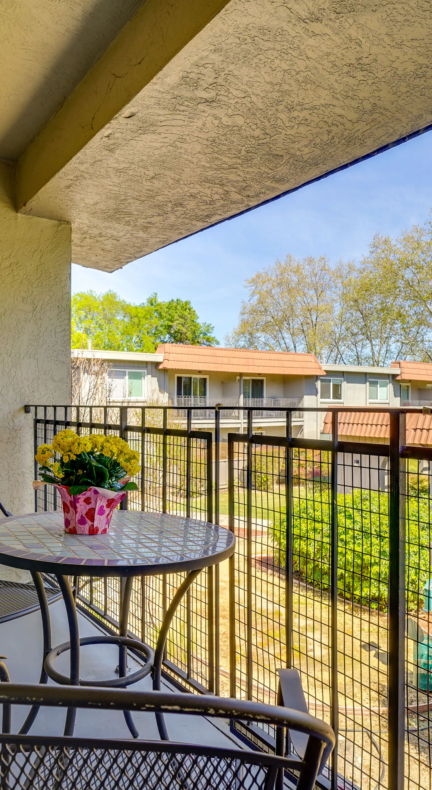 1 Block to Dtwn Pleasanton: Condo w/ Pool Access