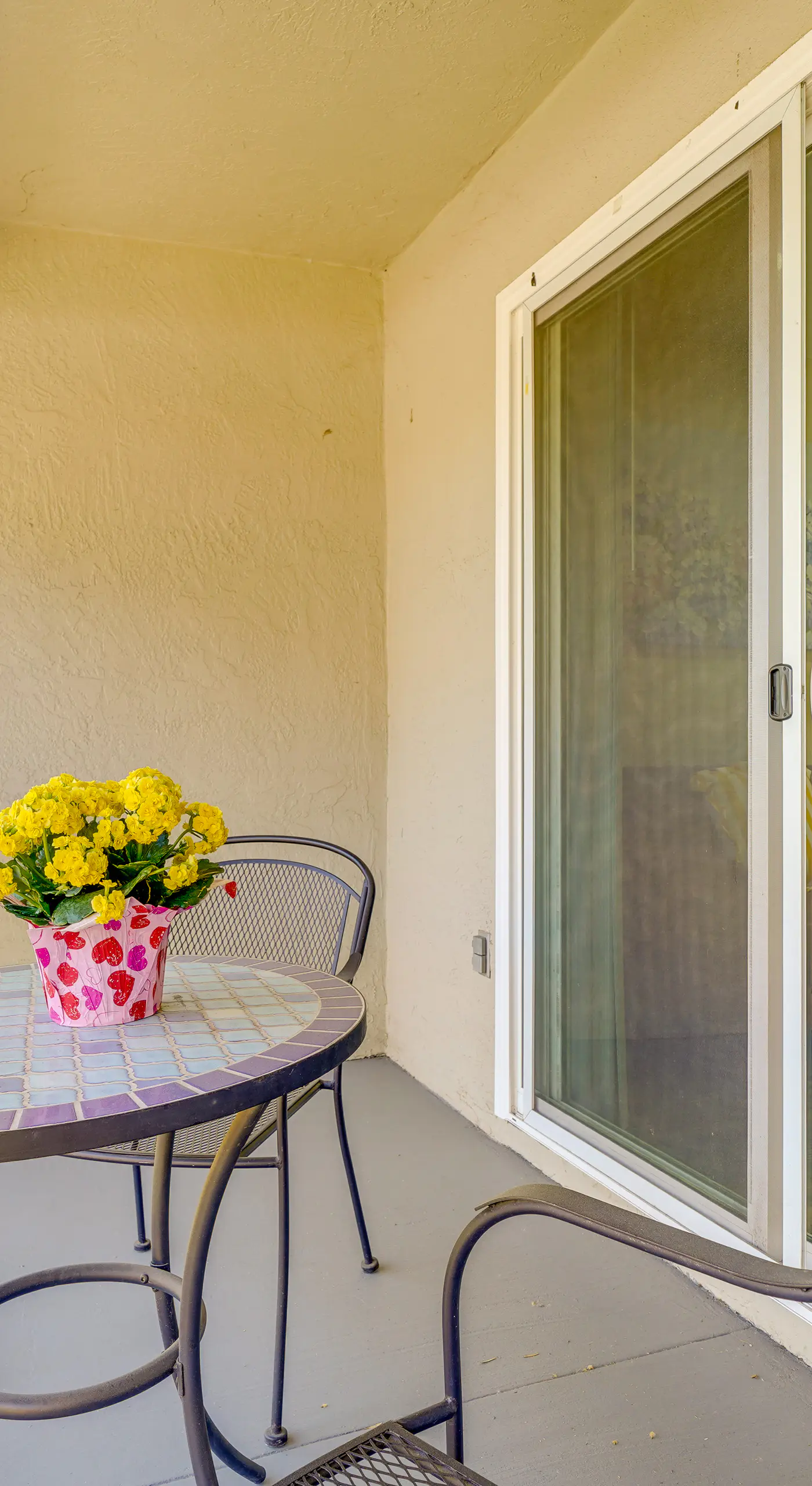 1 Block to Dtwn Pleasanton: Condo w/ Pool Access