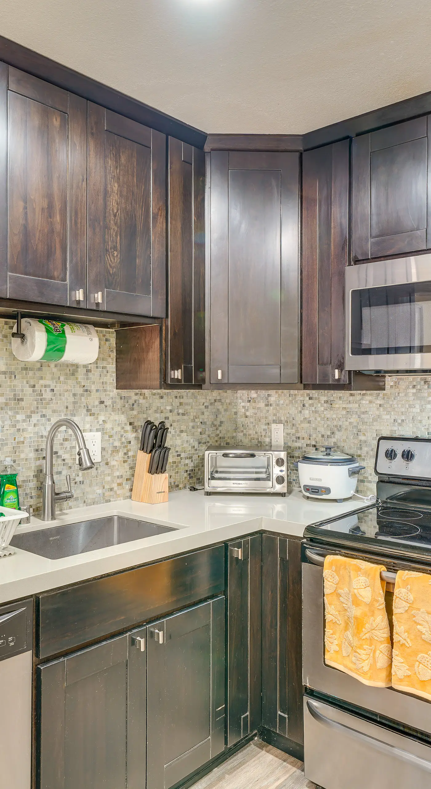 1 Block to Dtwn Pleasanton: Condo w/ Pool Access
