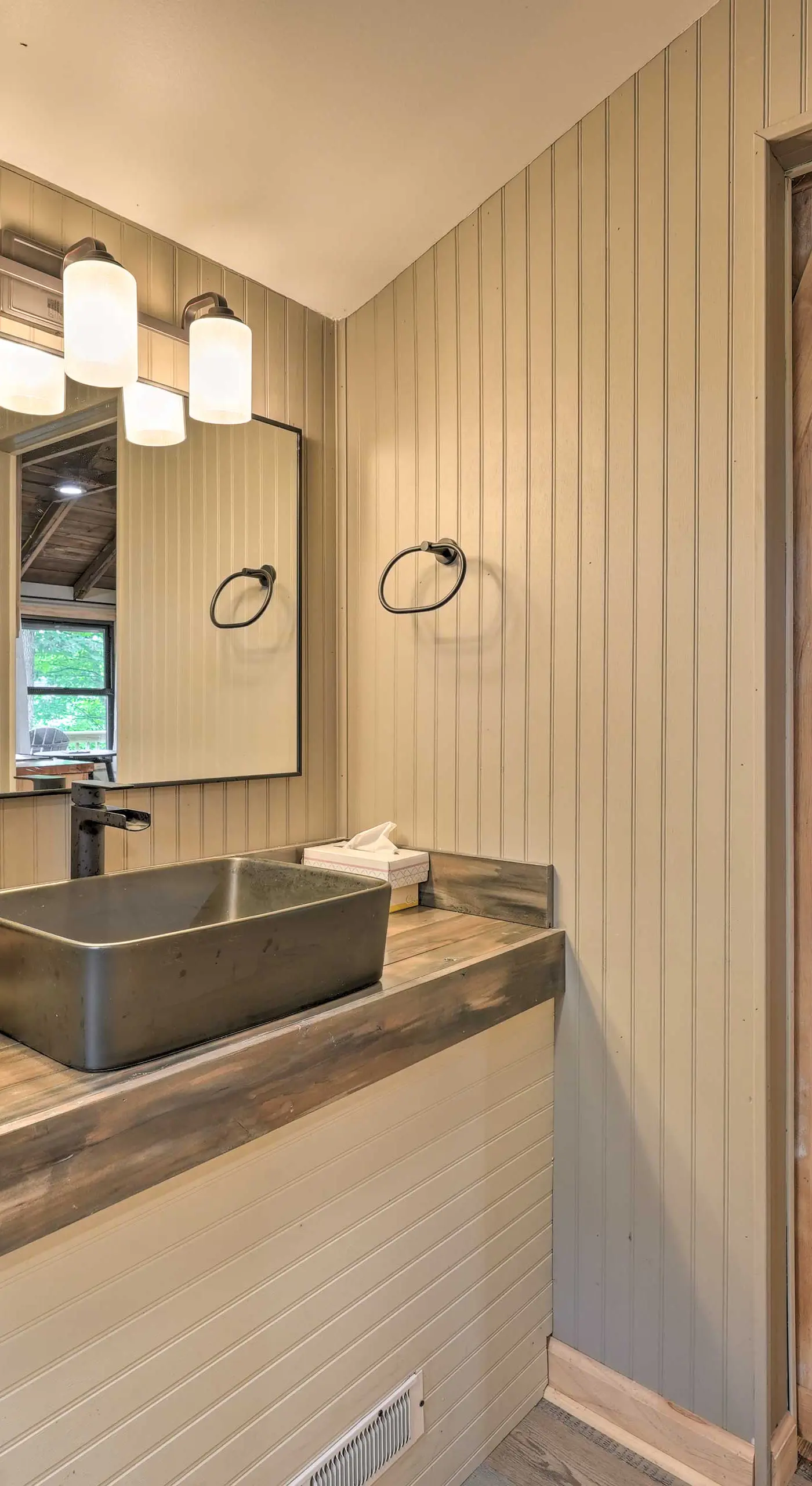 Cassopolis 'The Cabin' Retreat: Lake Access!