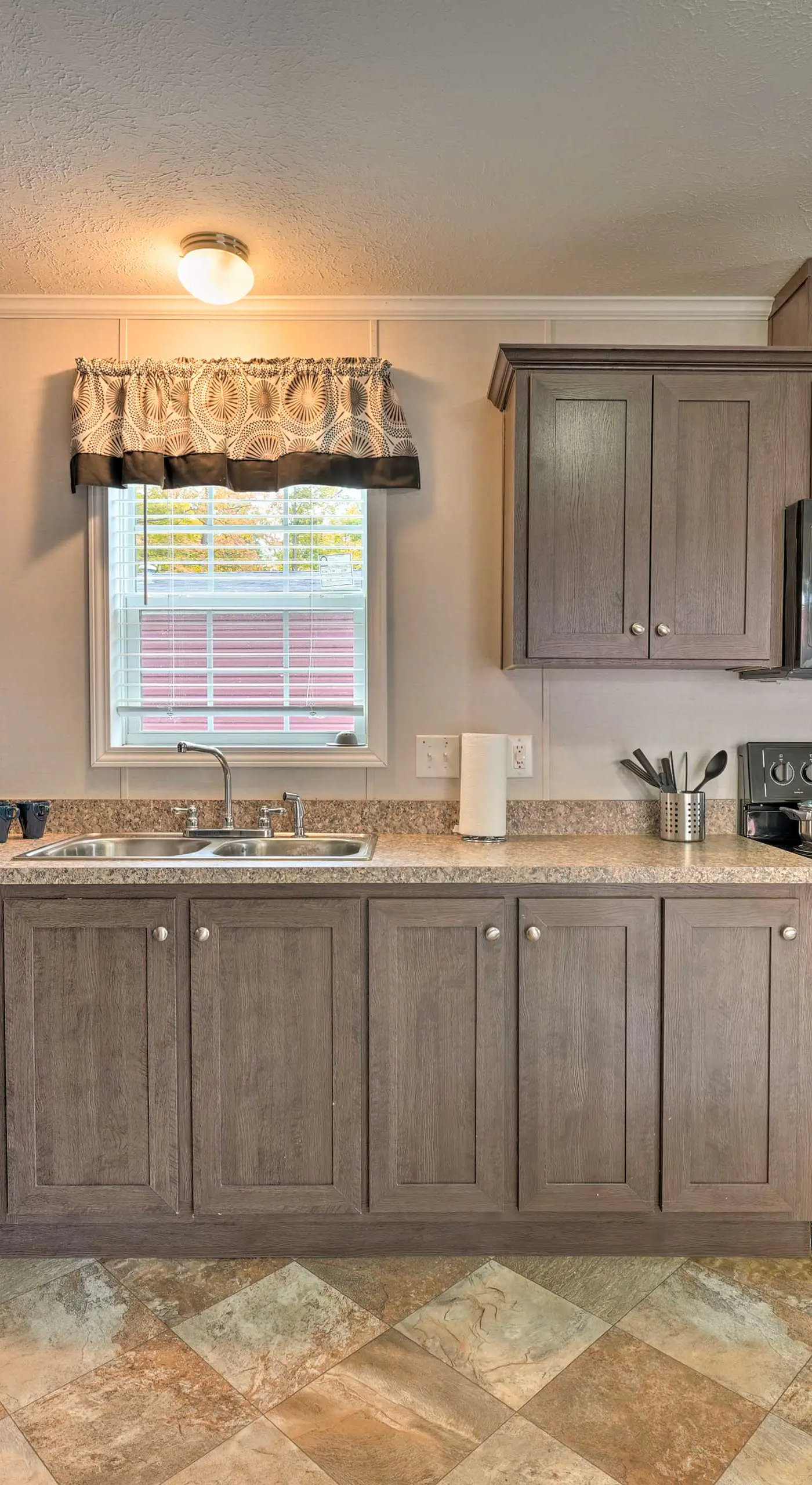 Pet-Friendly Cassopolis Escape w/ Lake Access