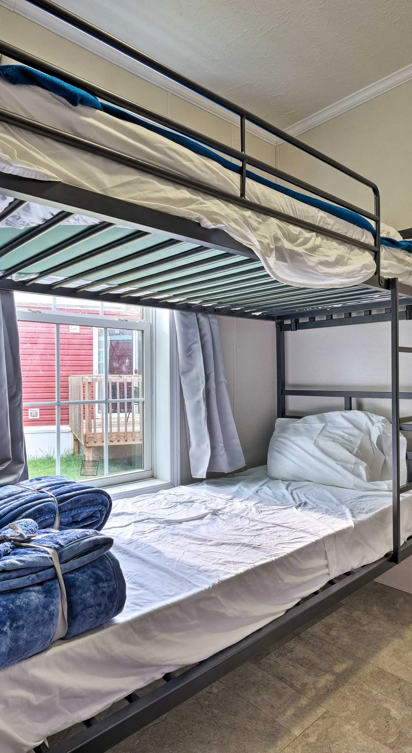 Cassopolis Cabin, Private Deck & Lake Access!