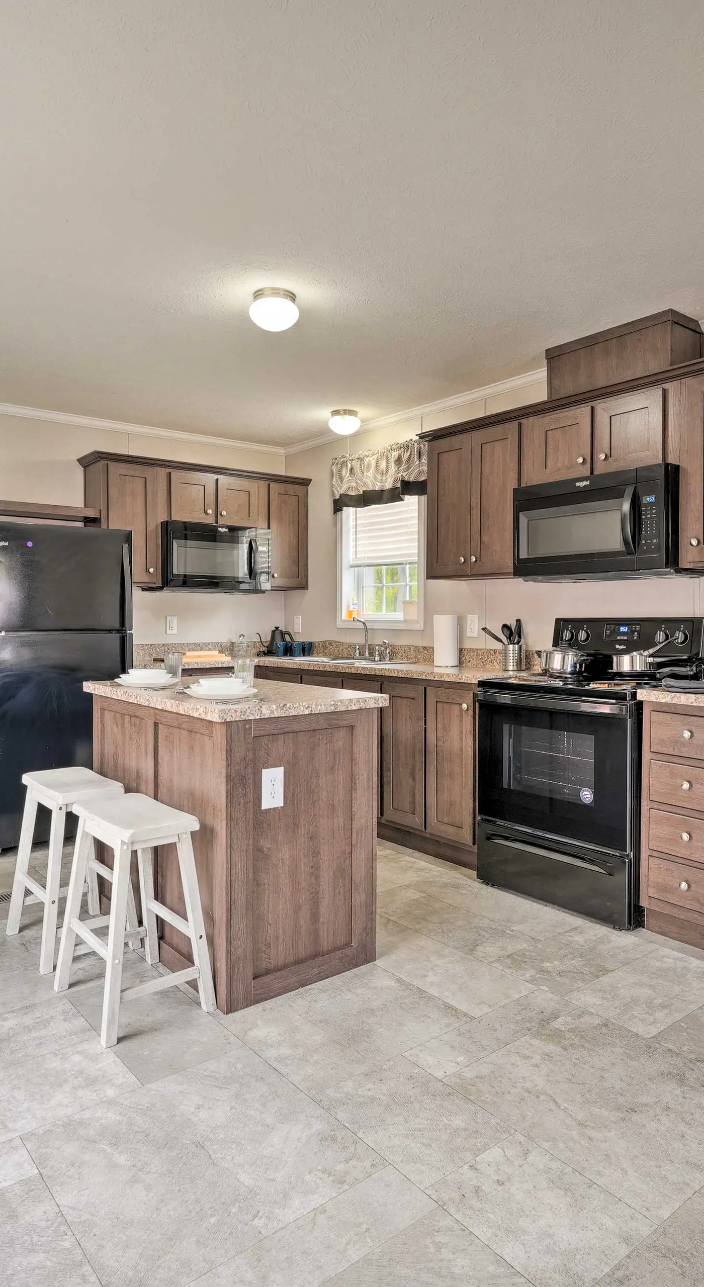 Cassopolis Cabin, Private Deck & Lake Access!