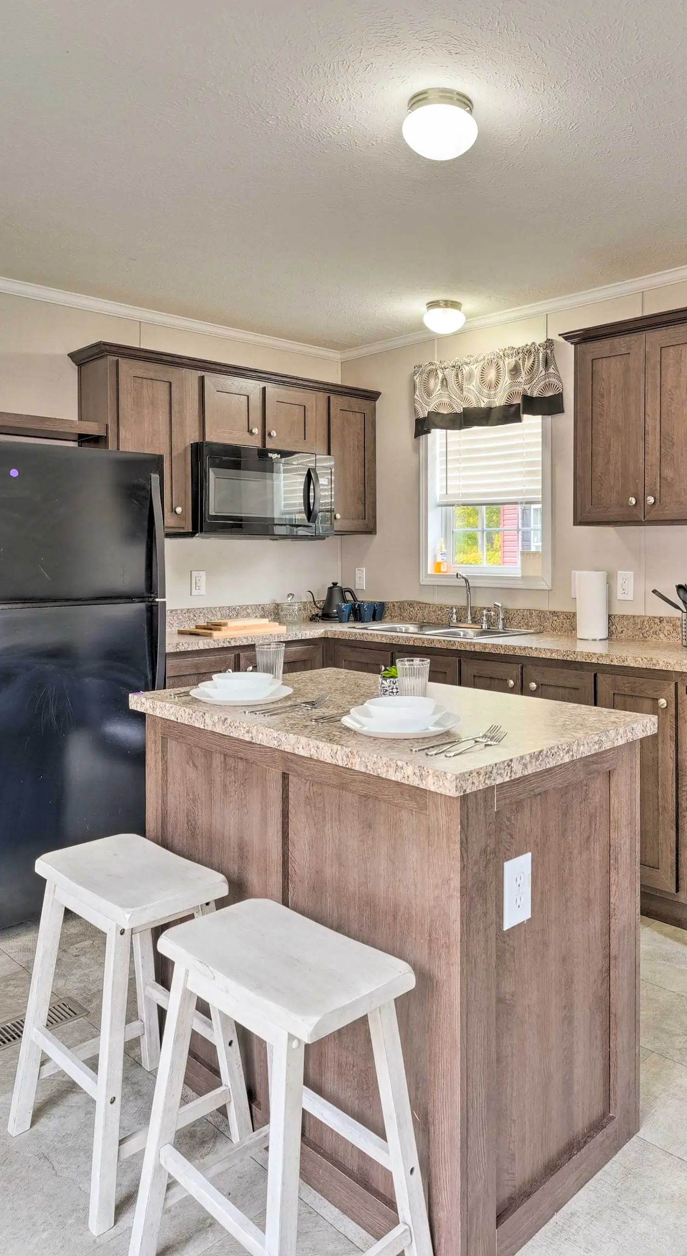 Cassopolis Cabin, Private Deck & Lake Access!