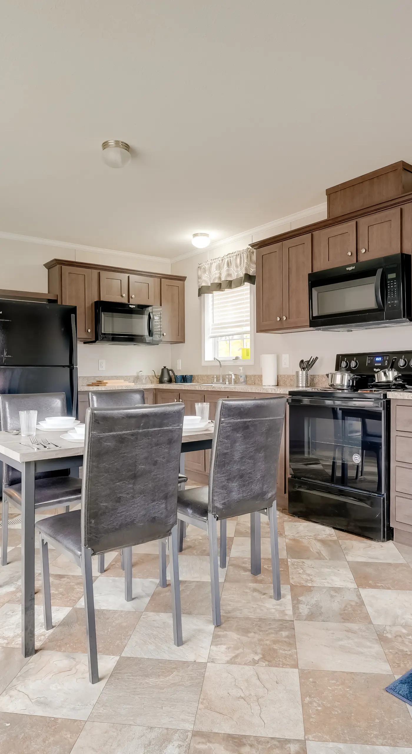 Cozy Cabin: Community Pool & Lakefront Beach!