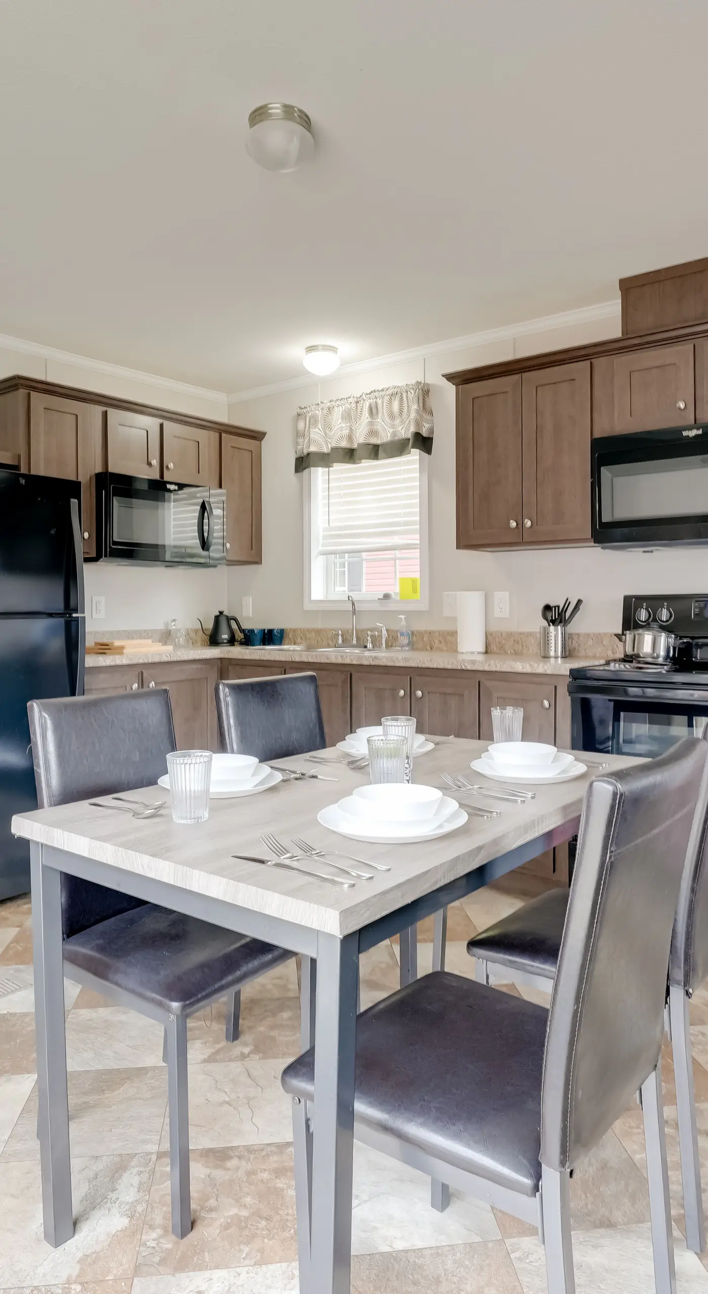 Cozy Cabin: Community Pool & Lakefront Beach!