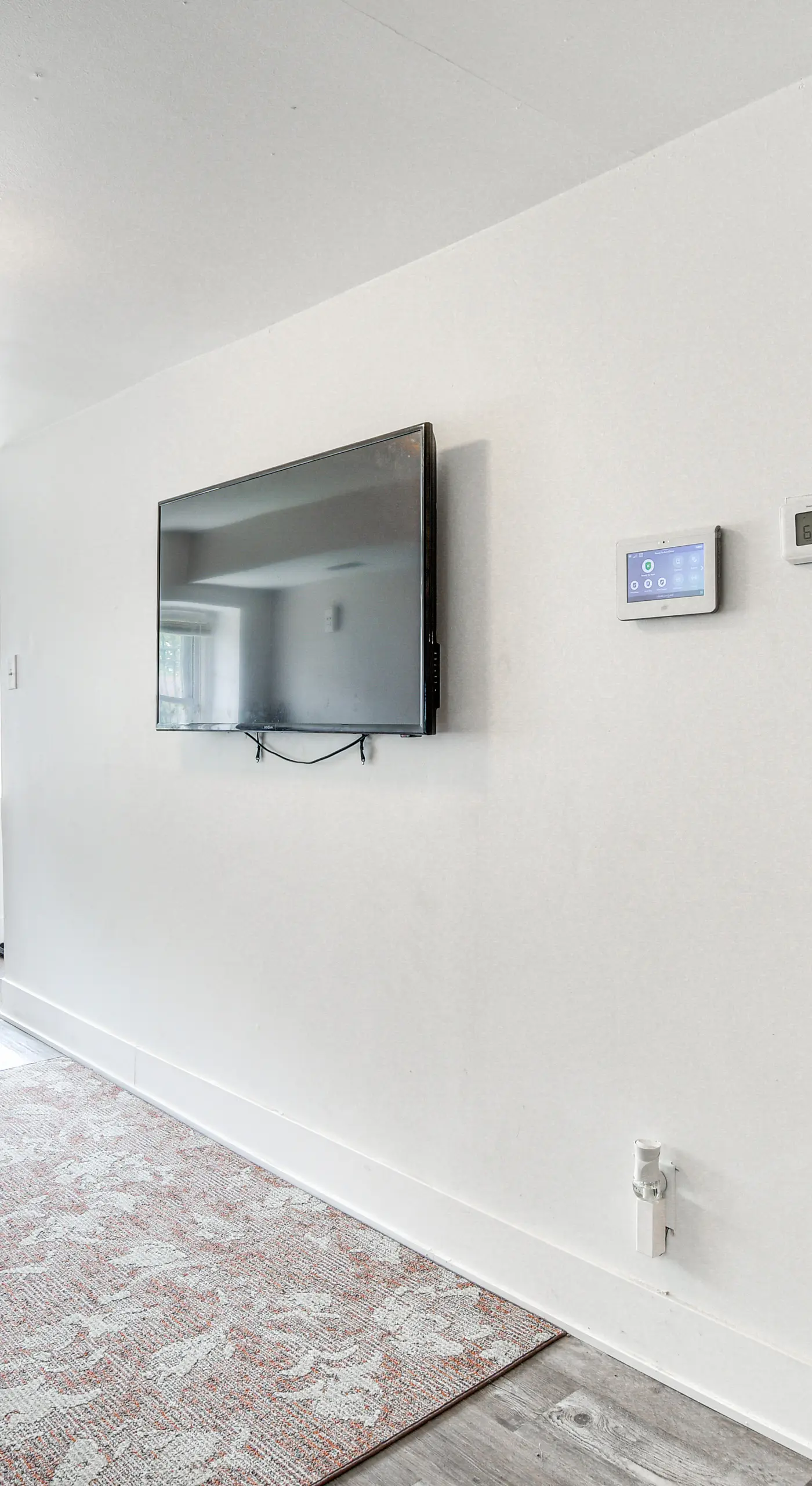Dog-Friendly Apt w/ Yard: 10 Mi to Downtown