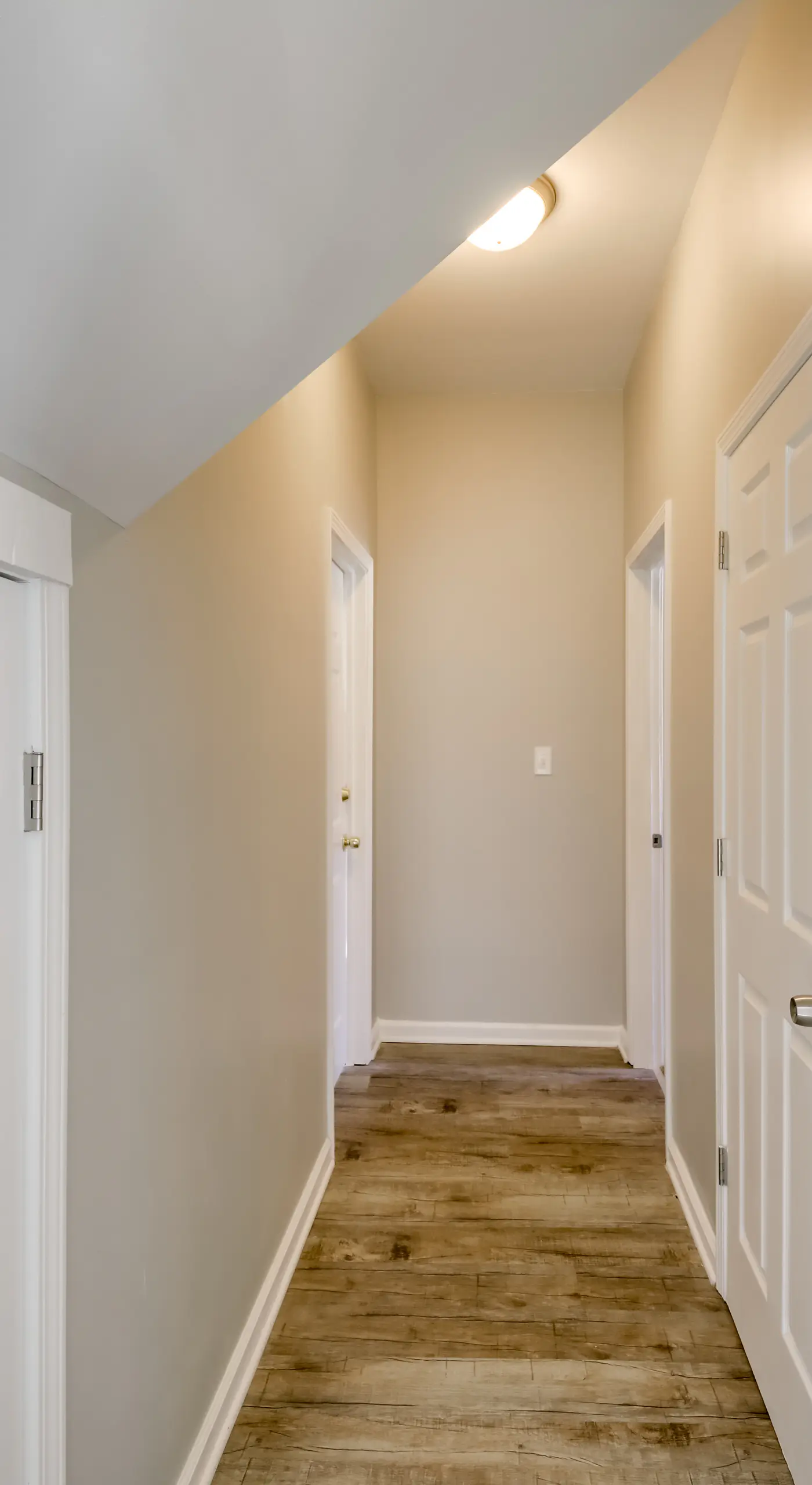 Indianapolis Home w/ Porch - Close to Mile Square!