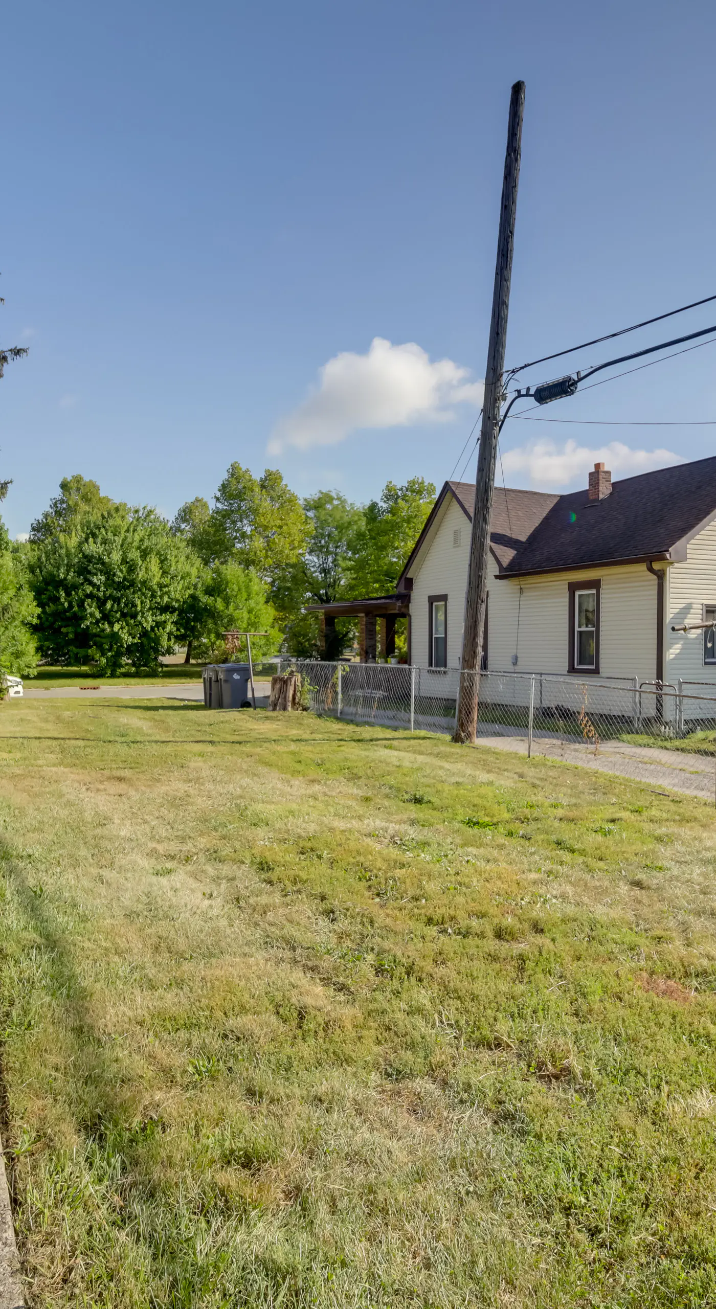 Indianapolis Home w/ Porch - Close to Mile Square!