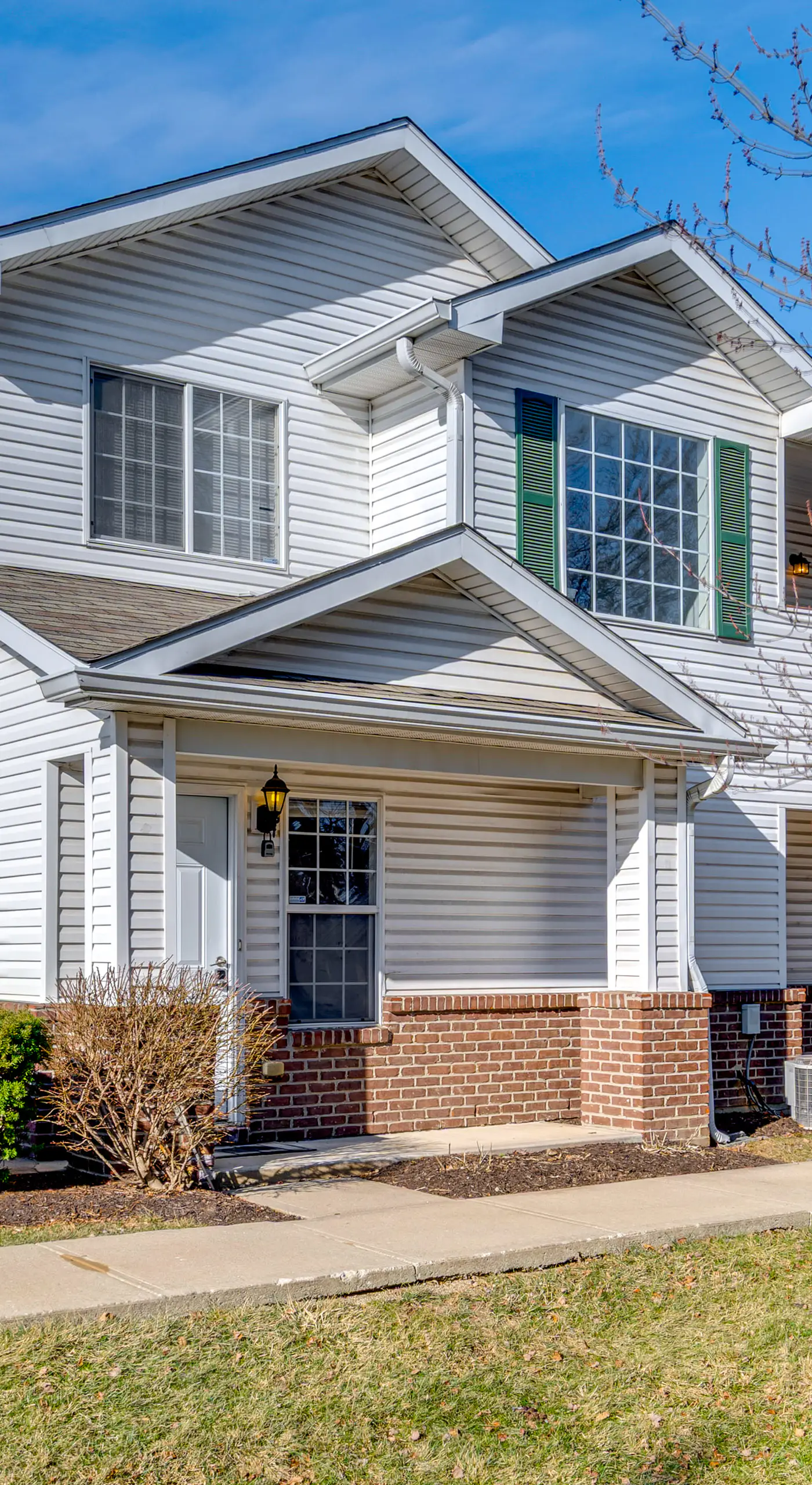 Quiet + Convenient! 2-Story Townhouse in NW Indy