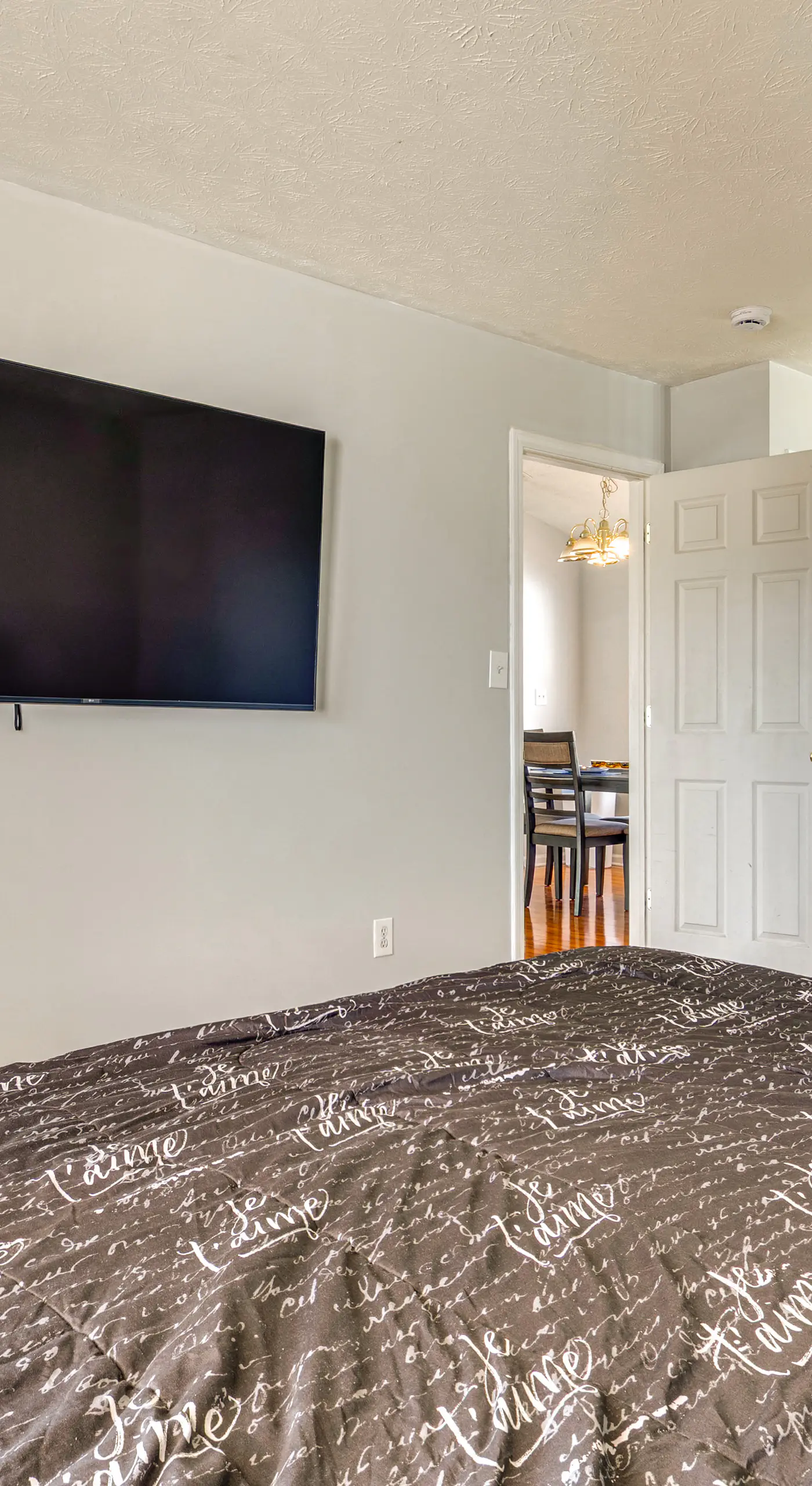 Quiet + Convenient! 2-Story Townhouse in NW Indy