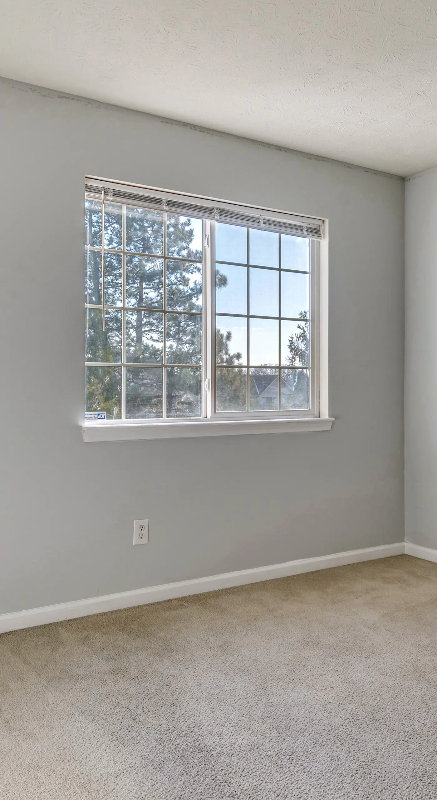 Quiet + Convenient! 2-Story Townhouse in NW Indy