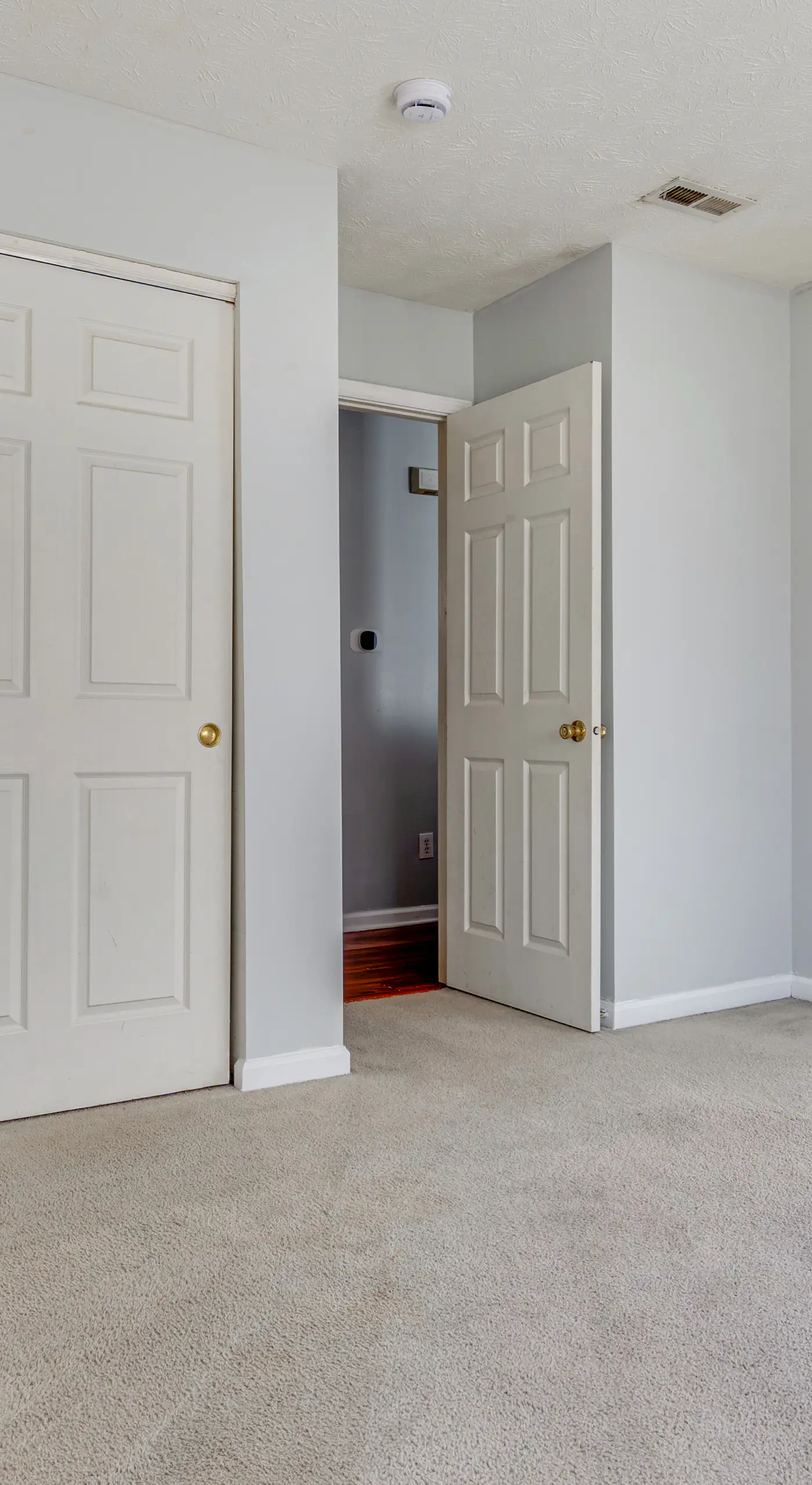 Quiet + Convenient! 2-Story Townhouse in NW Indy