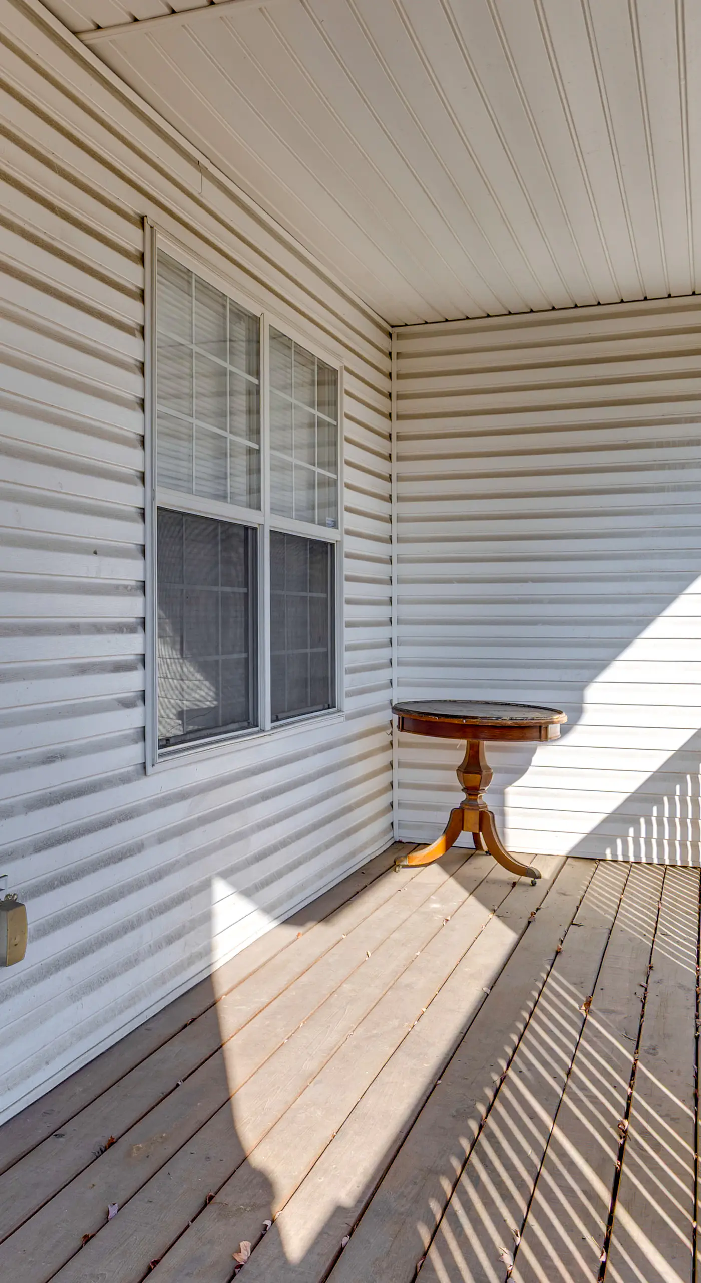 Quiet + Convenient! 2-Story Townhouse in NW Indy