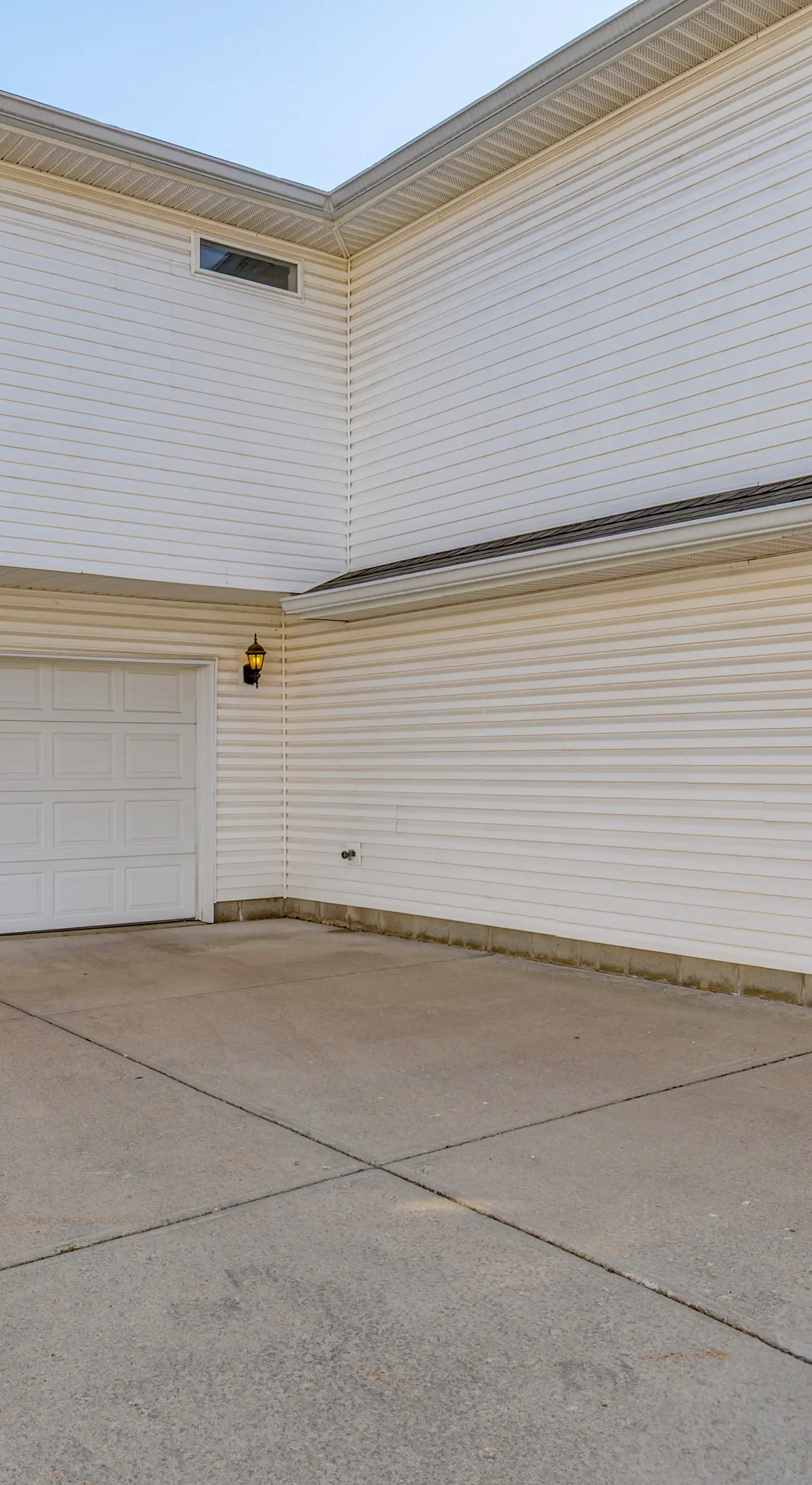 Quiet + Convenient! 2-Story Townhouse in NW Indy