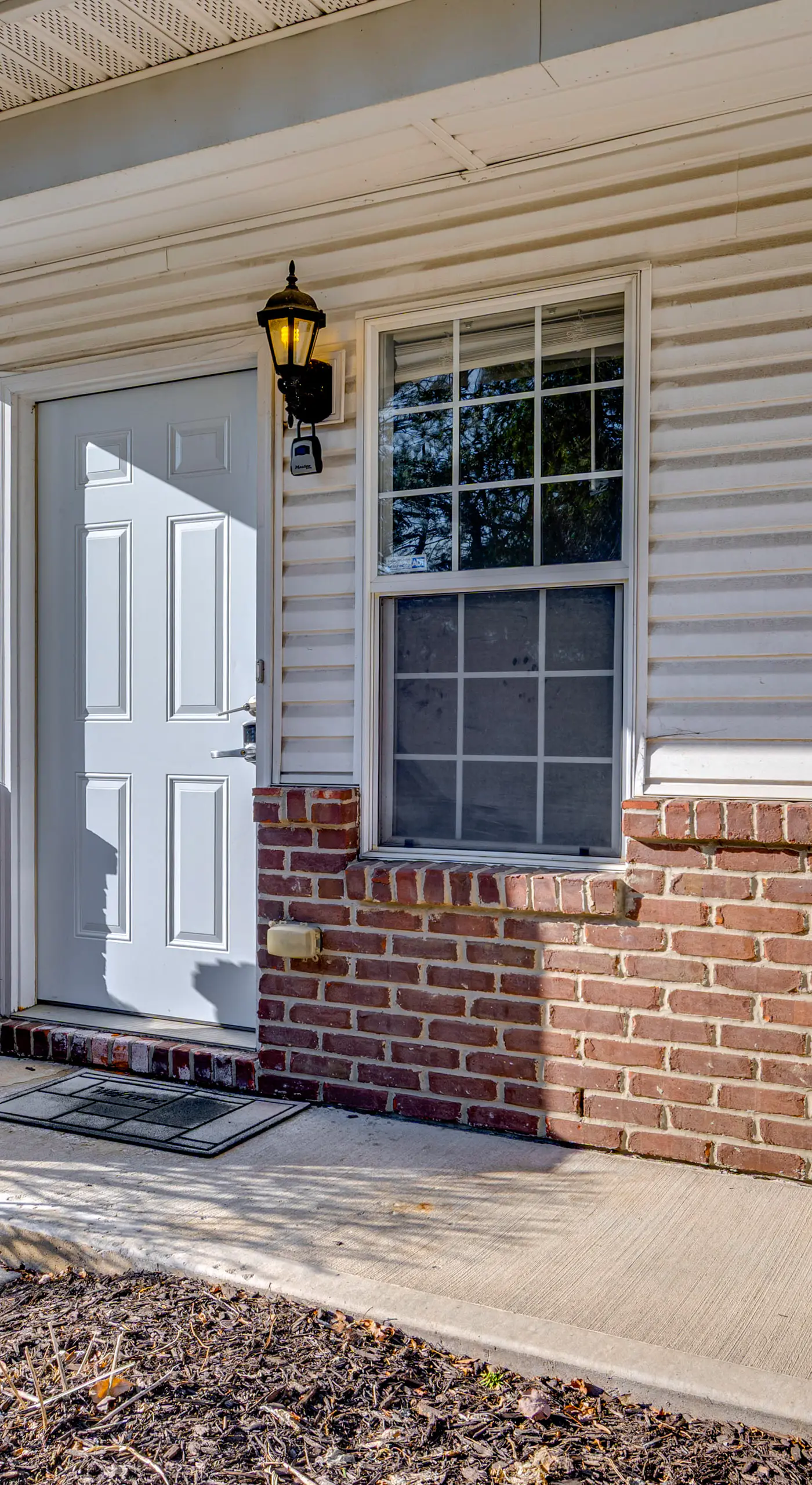 Quiet + Convenient! 2-Story Townhouse in NW Indy