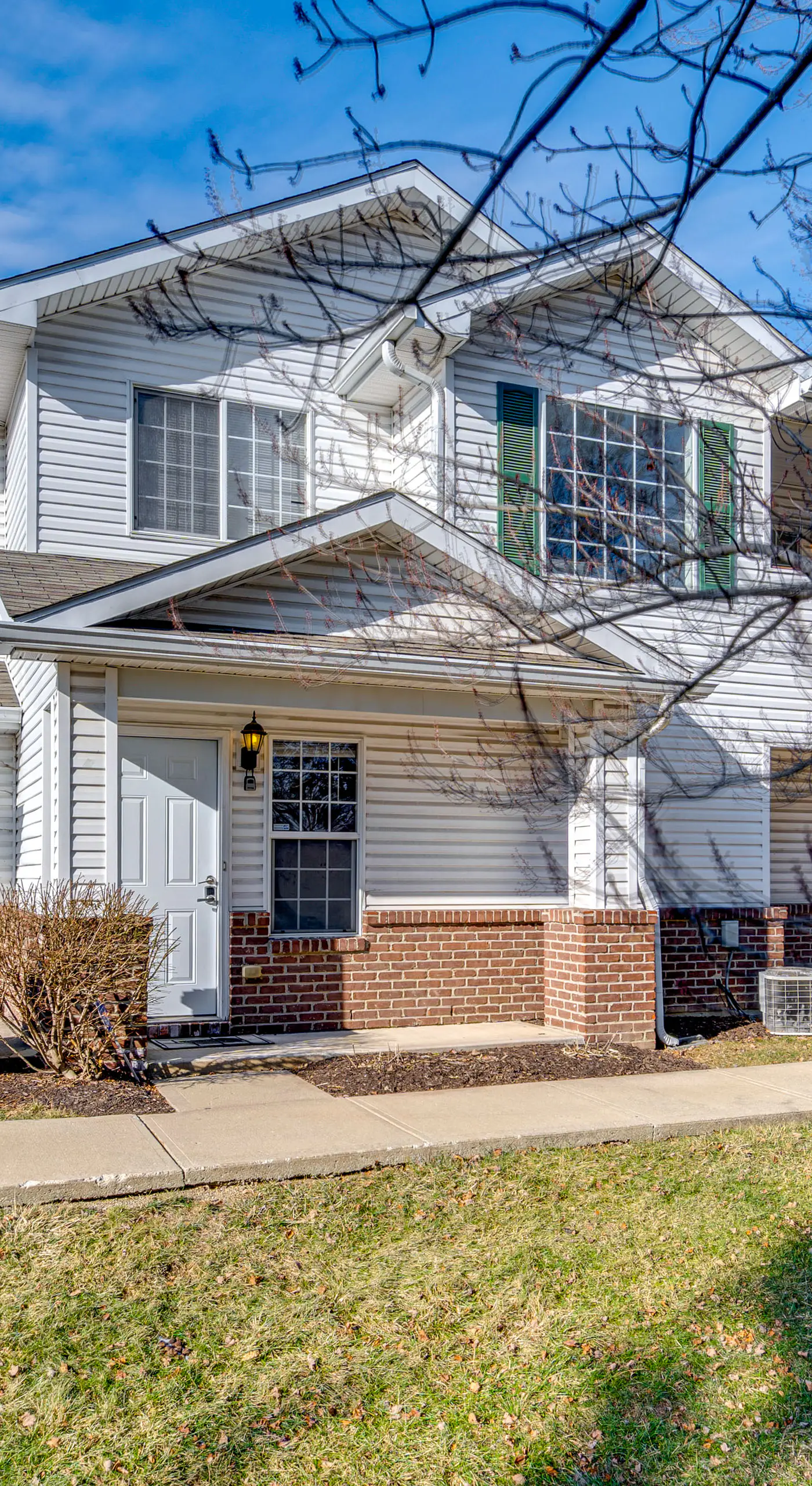 Quiet + Convenient! 2-Story Townhouse in NW Indy