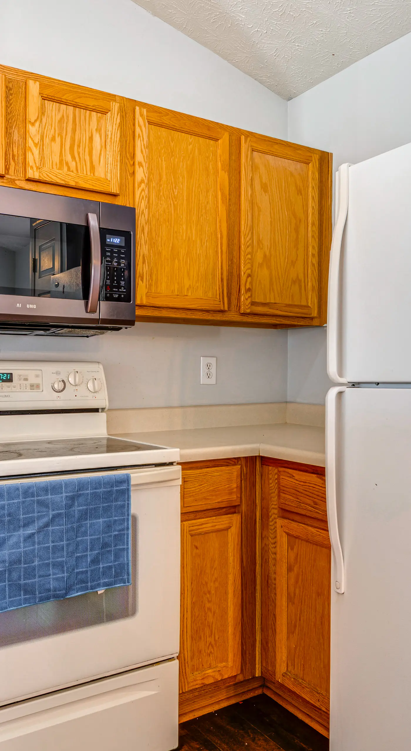 Quiet + Convenient! 2-Story Townhouse in NW Indy