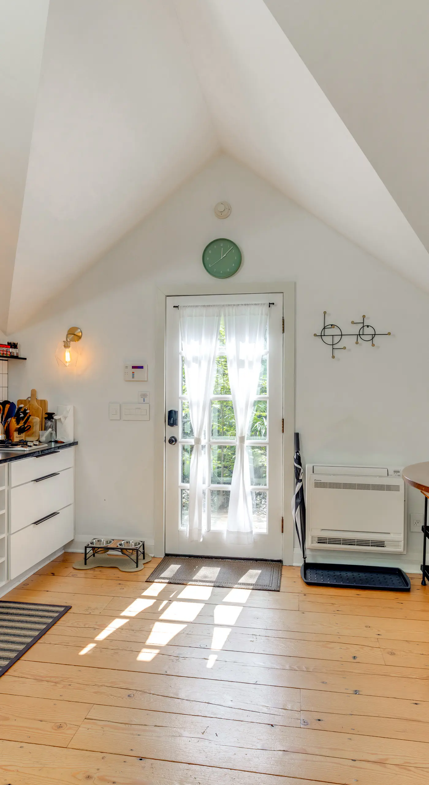 Pet-Friendly Minneapolis Studio: Walk to Lake!