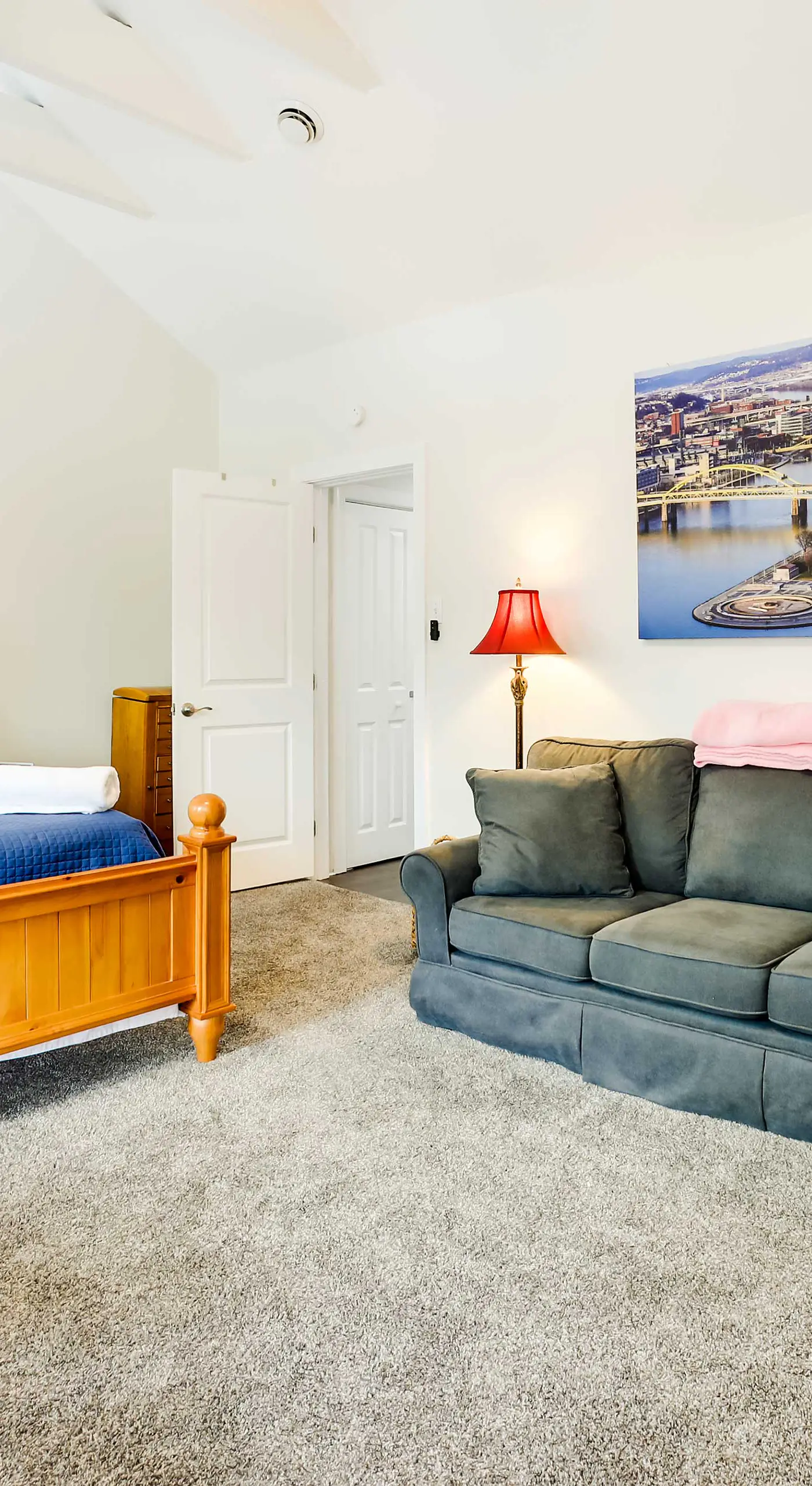 Walk to Walnut St: Pet-Friendly Pittsburgh Home!