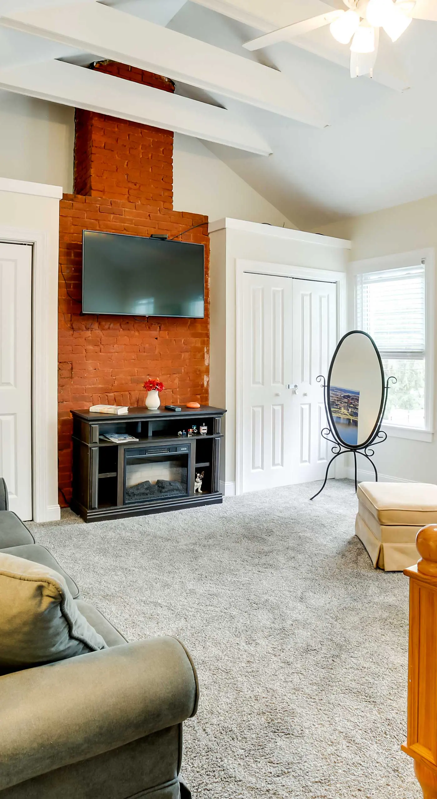 Walk to Walnut St: Pet-Friendly Pittsburgh Home!