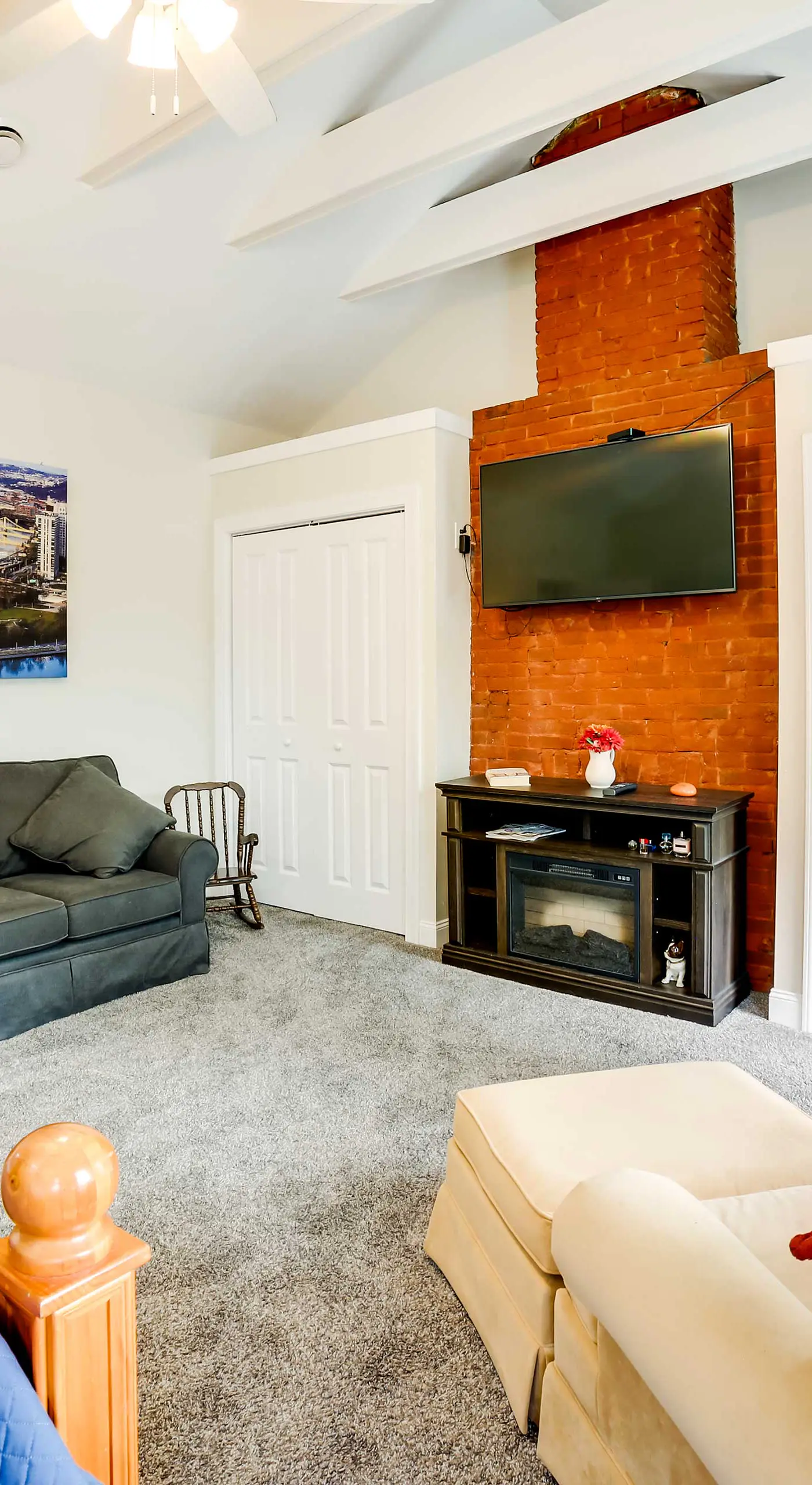Walk to Walnut St: Pet-Friendly Pittsburgh Home!