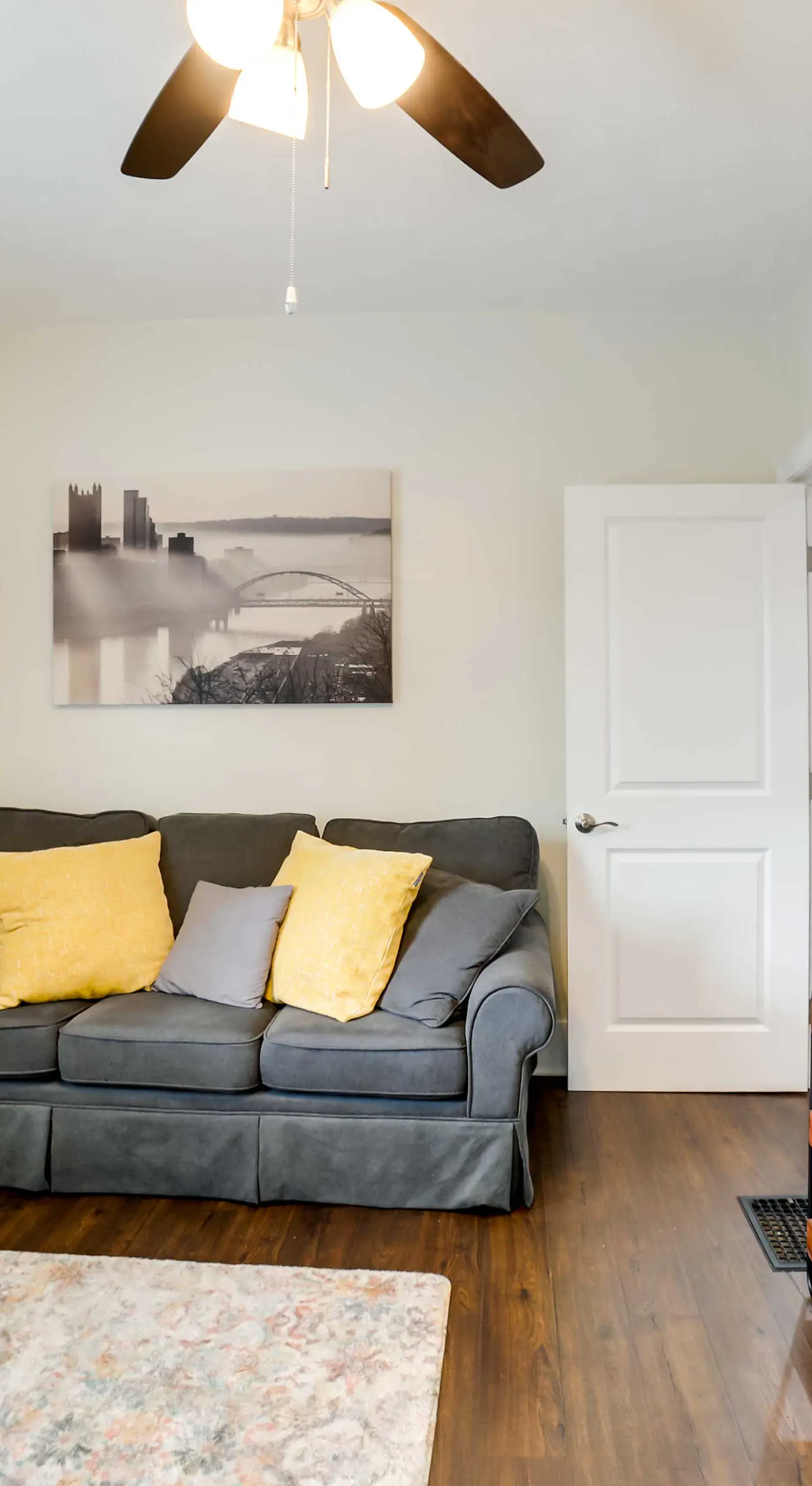 Walk to Walnut St: Pet-Friendly Pittsburgh Home!