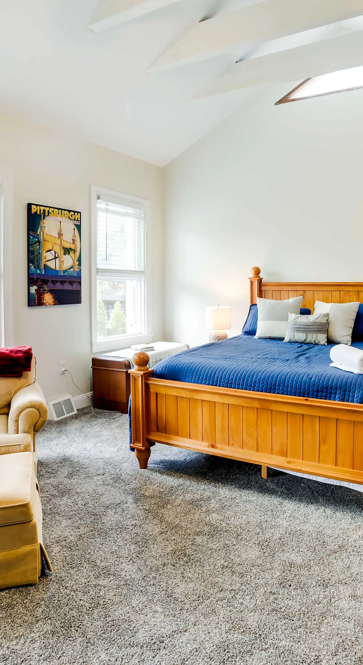 Walk to Walnut St: Pet-Friendly Pittsburgh Home!