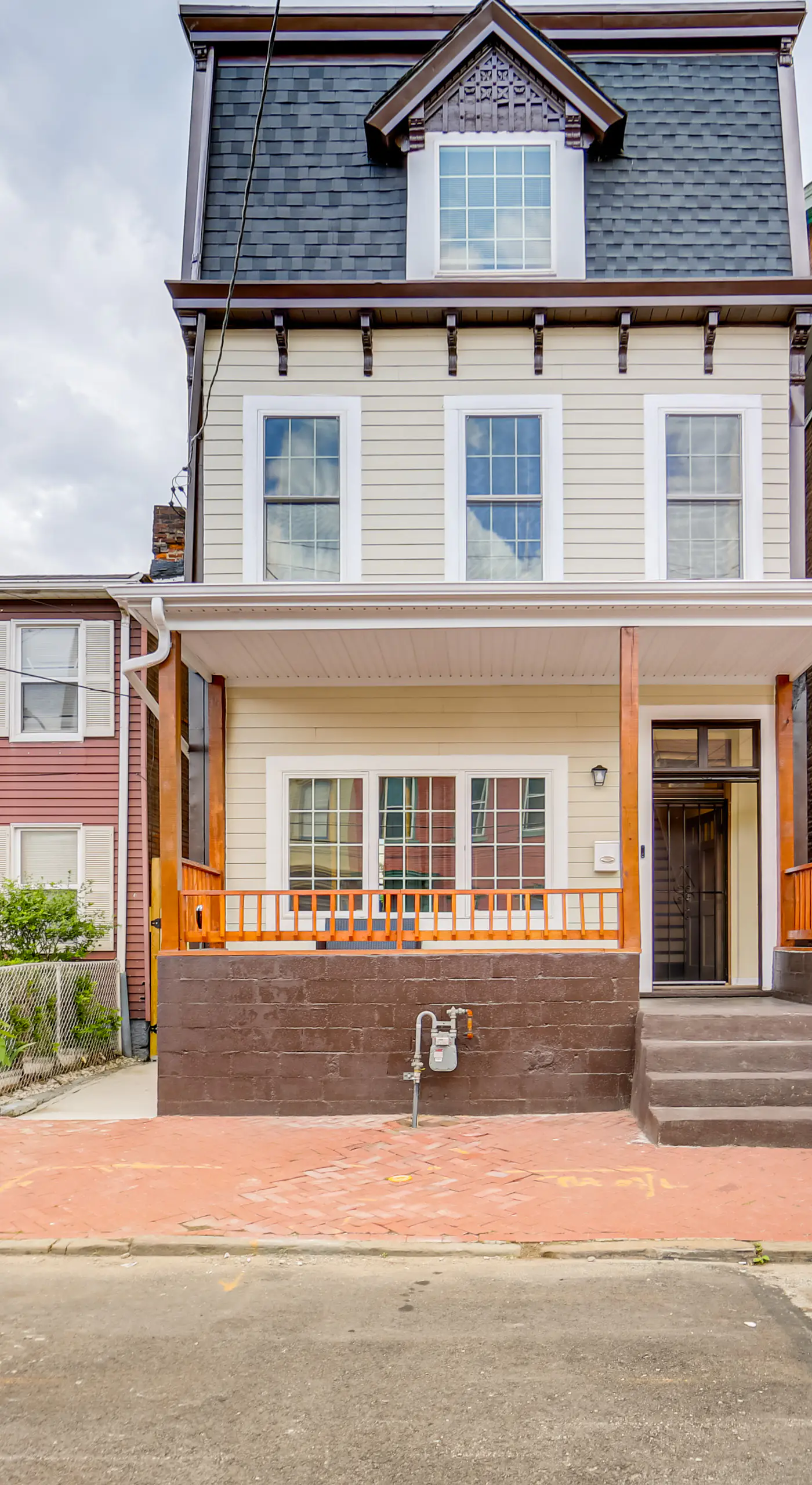 Pittsburgh Home w/ Skyline Views: Walk to Stadium!