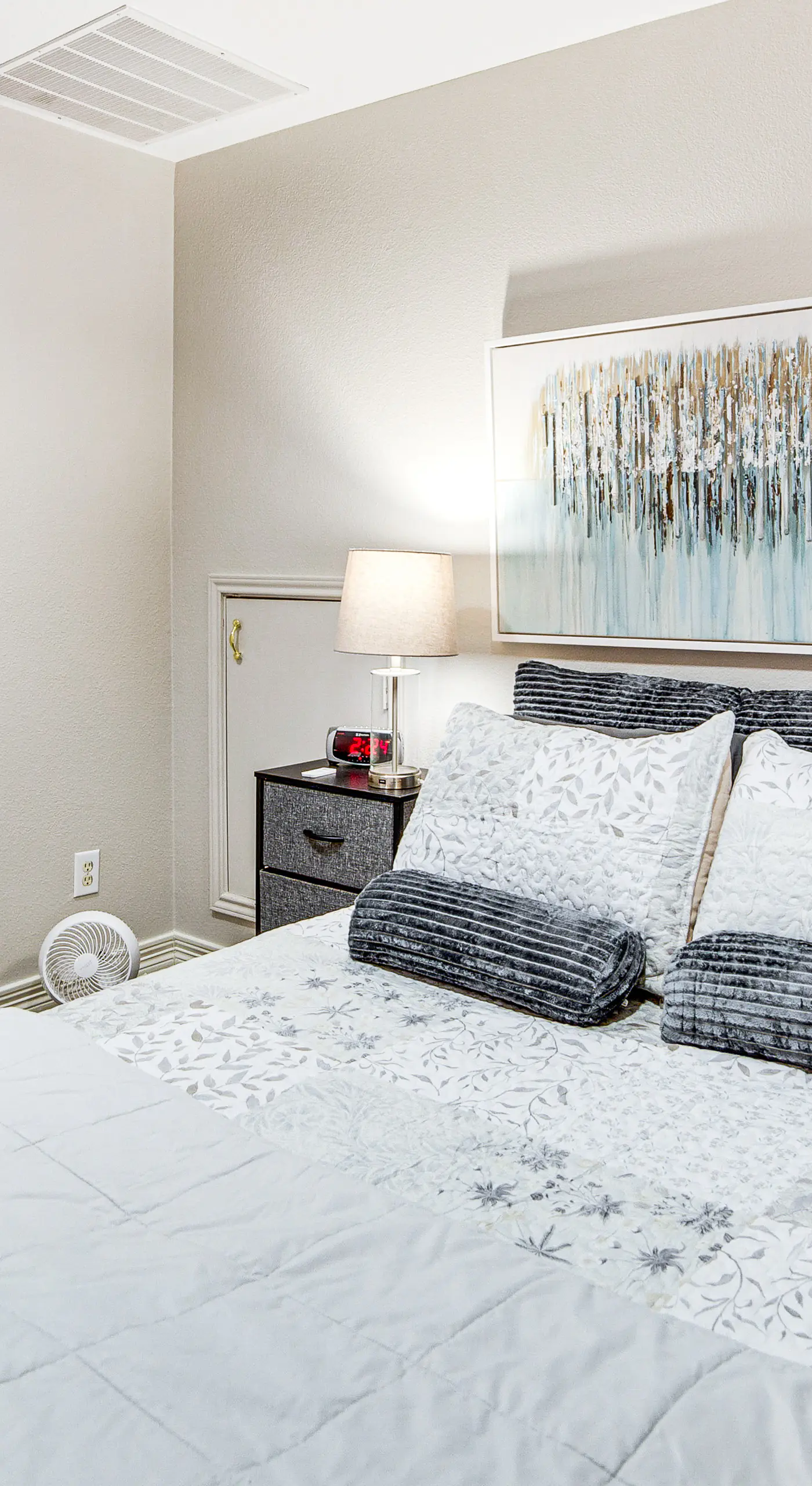 Uptown Dallas Group Getaway Near Art, Eats & More!