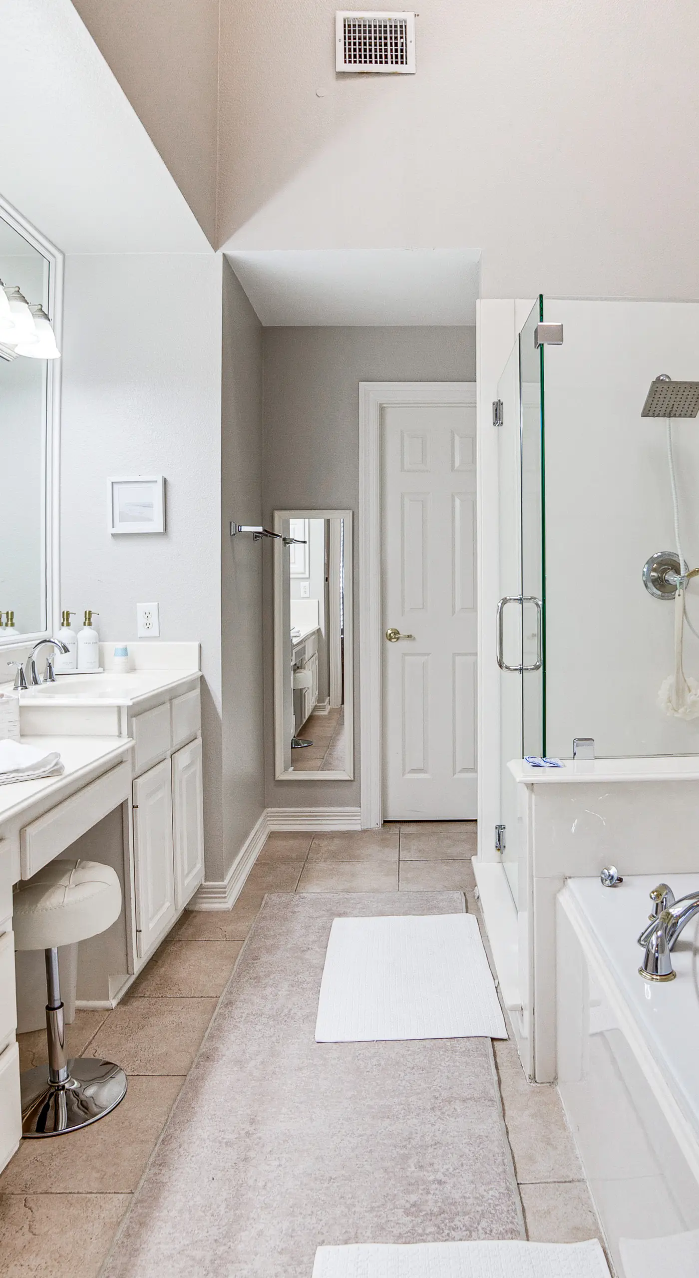 Uptown Dallas Group Getaway Near Art, Eats & More!
