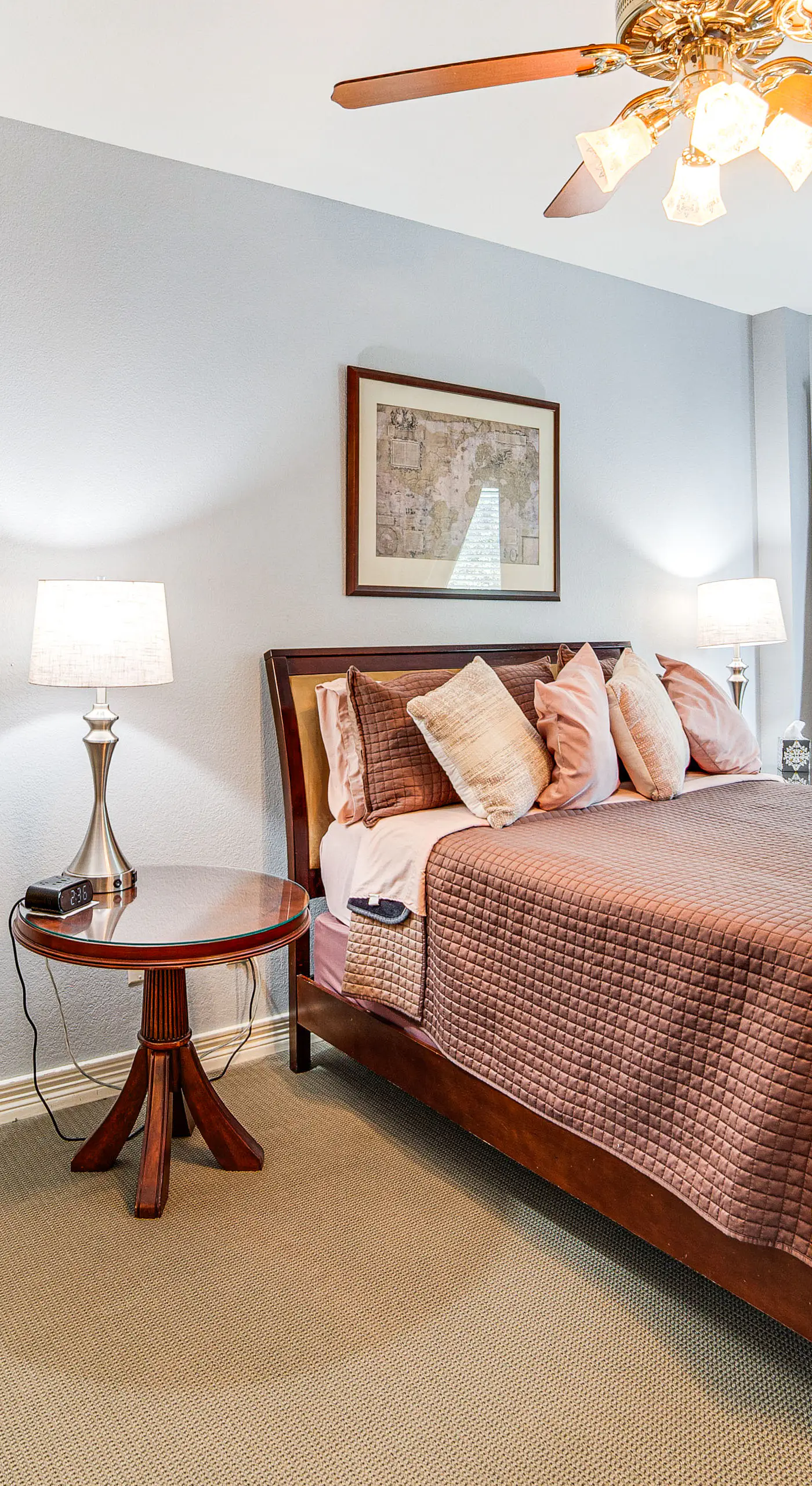 Uptown Dallas Group Getaway Near Art, Eats & More!