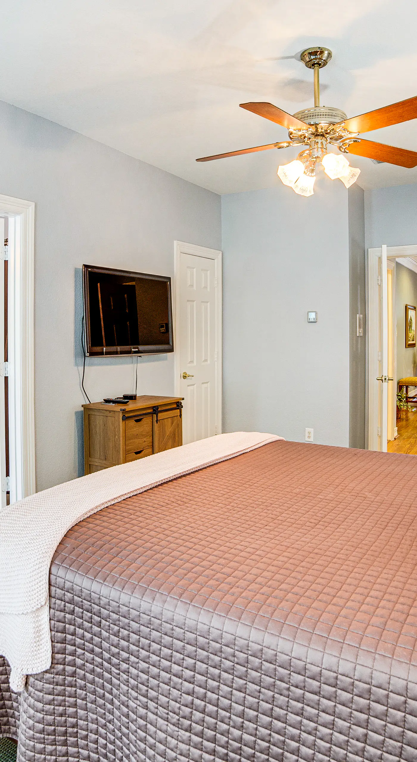 Uptown Dallas Group Getaway Near Art, Eats & More!