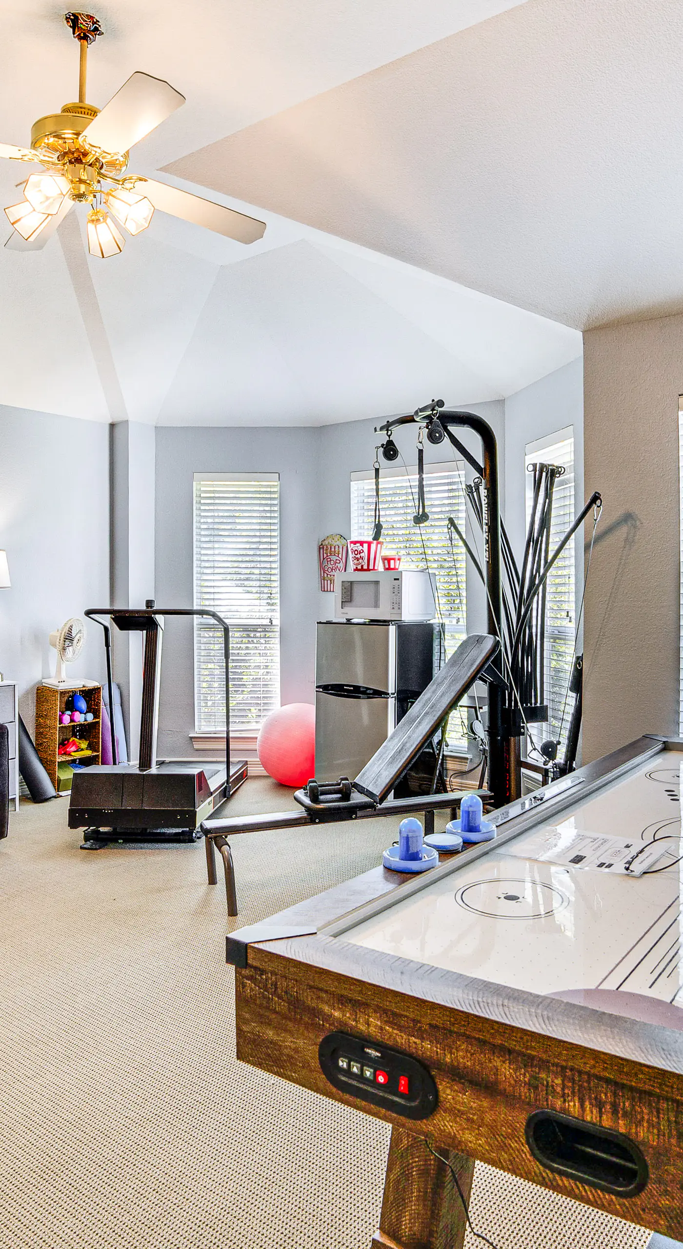 Uptown Dallas Group Getaway Near Art, Eats & More!