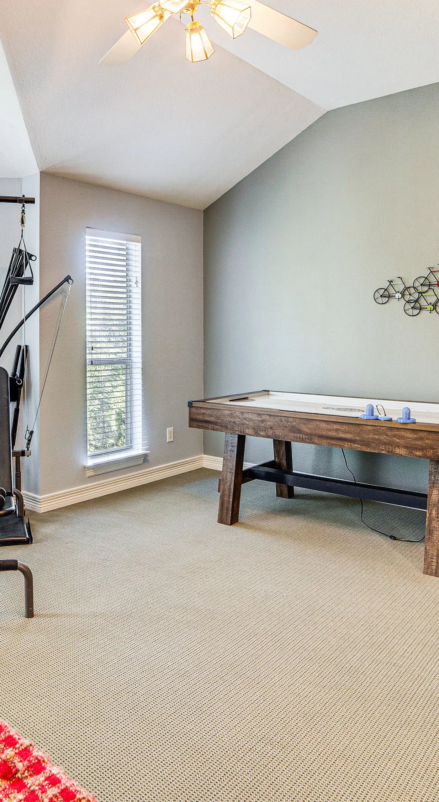 Uptown Dallas Group Getaway Near Art, Eats & More!