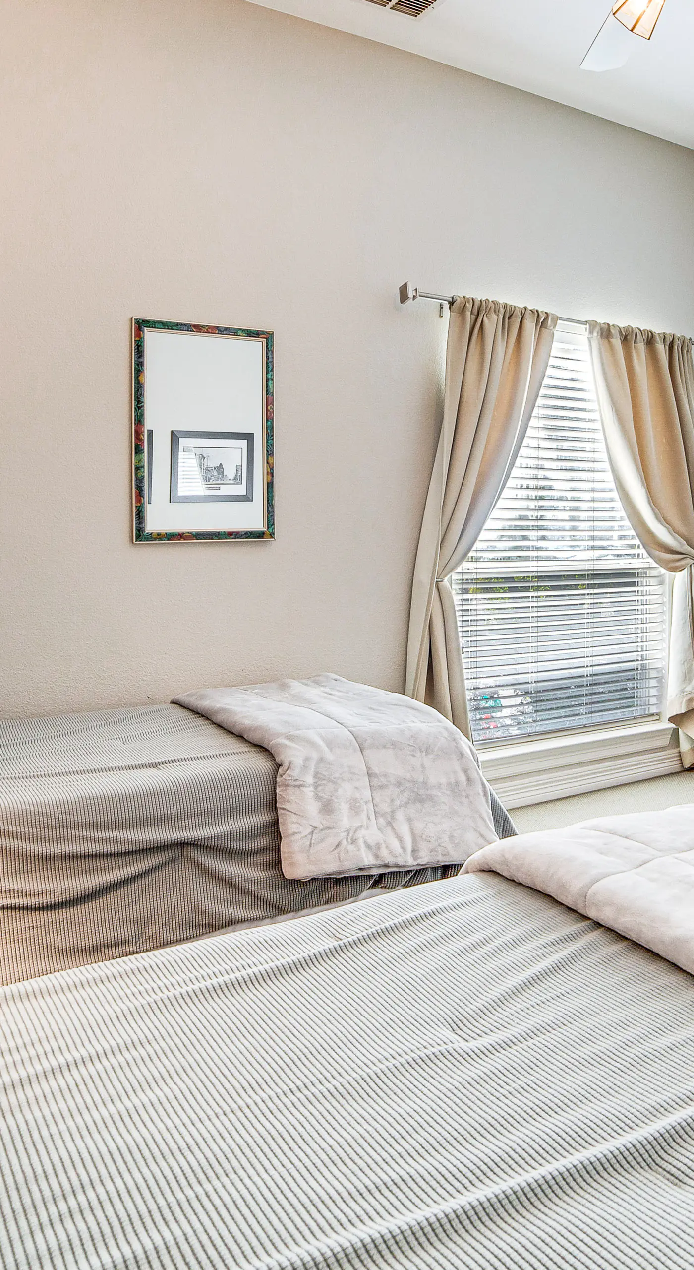Uptown Dallas Group Getaway Near Art, Eats & More!