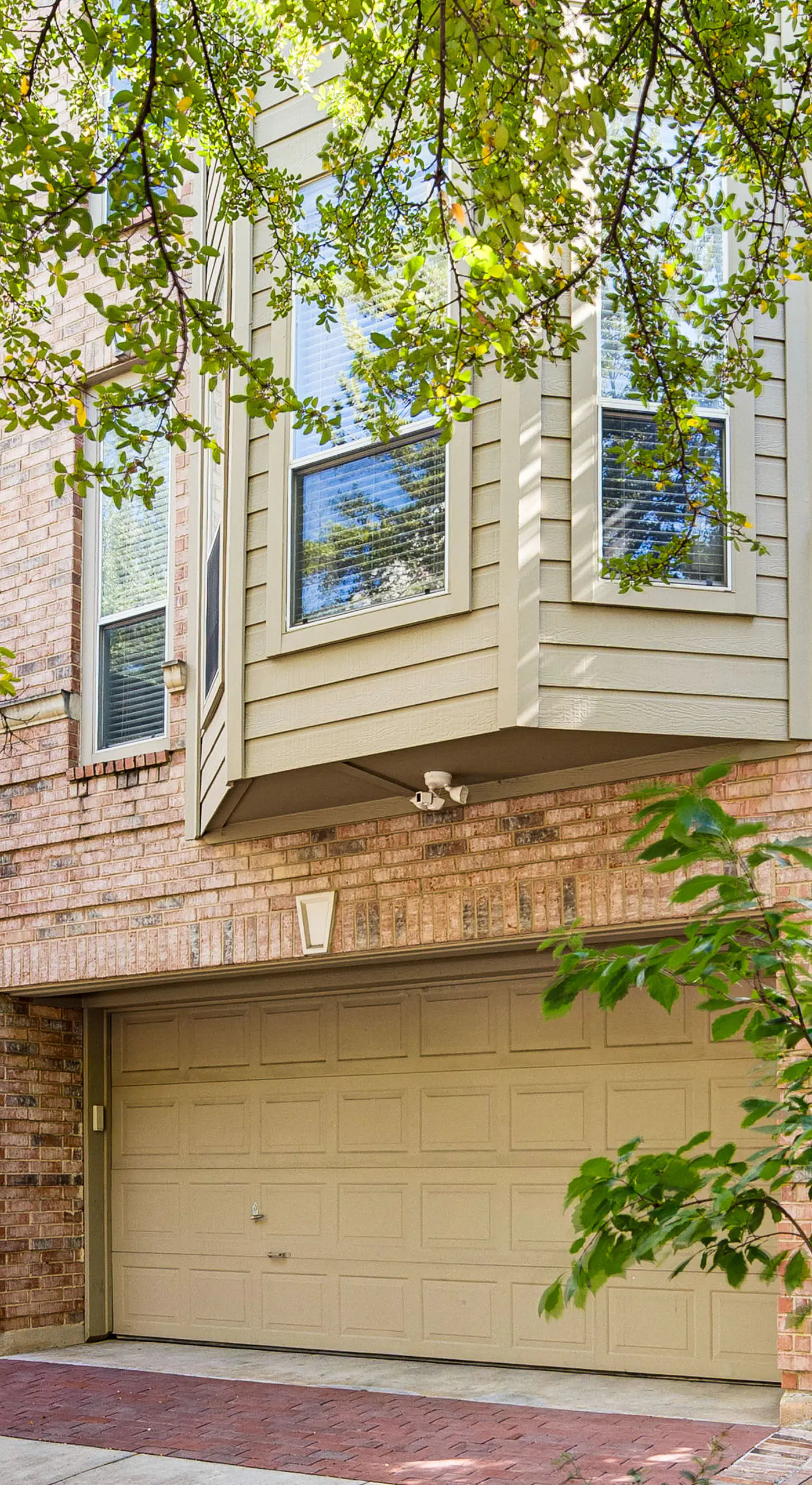 Uptown Dallas Group Getaway Near Art, Eats & More!