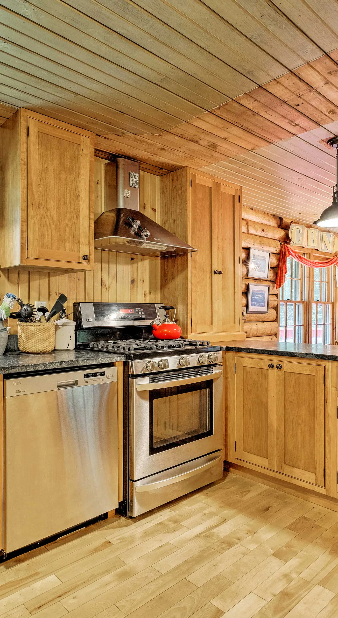 Private Wooded Cabin: 7 Mi to Mount Snow!