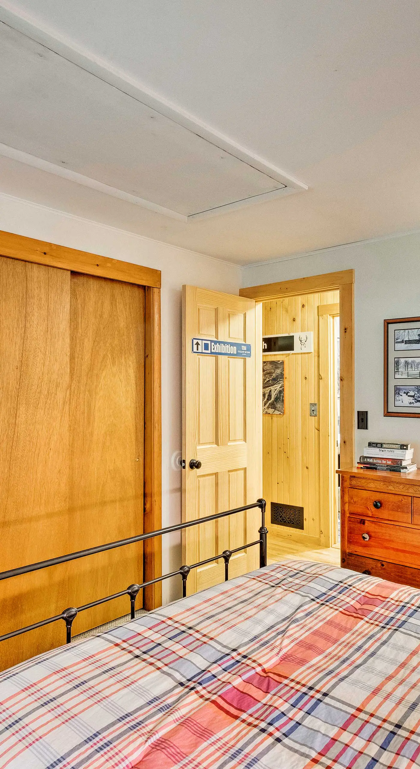 Private Wooded Cabin: 7 Mi to Mount Snow!