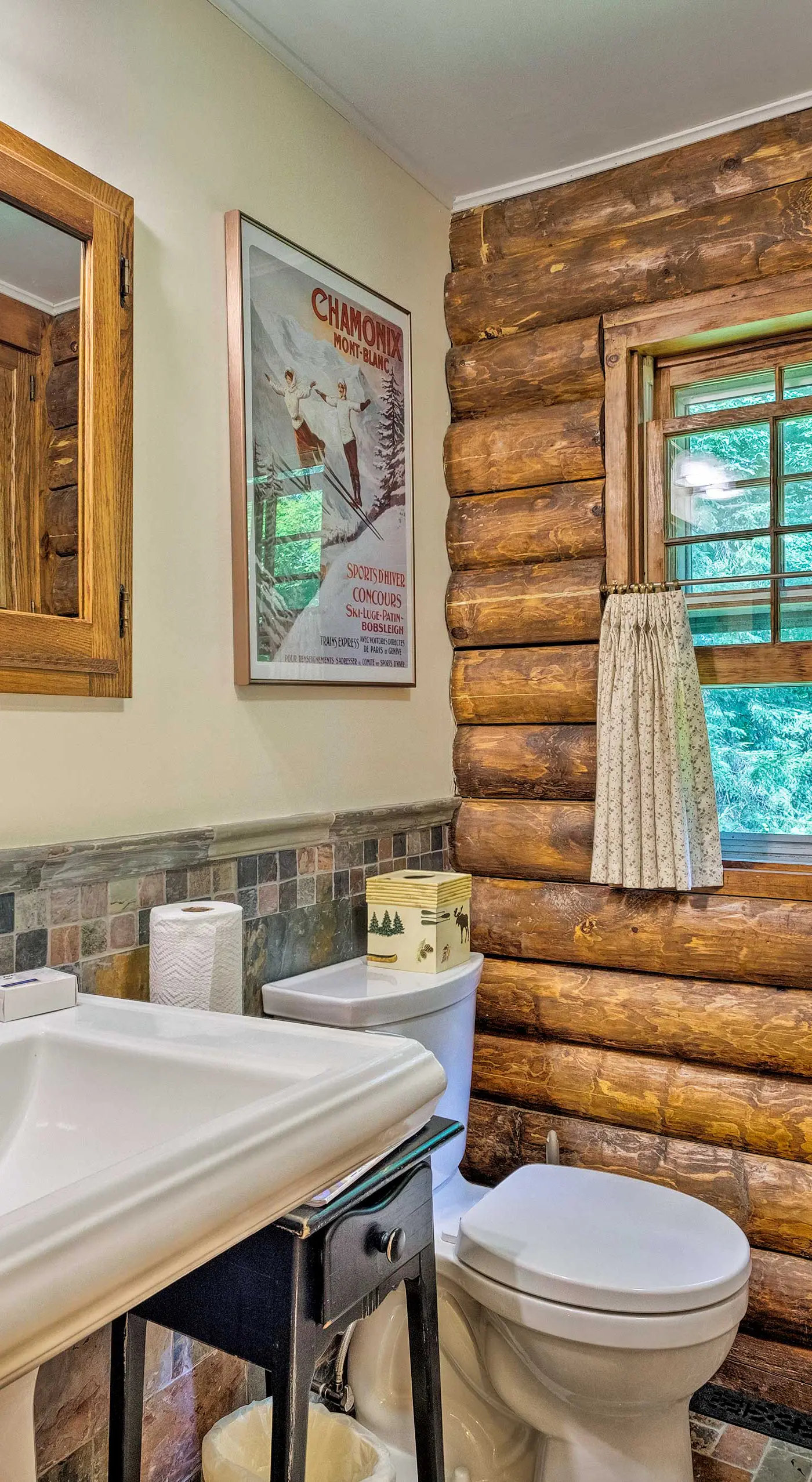 Private Wooded Cabin: 7 Mi to Mount Snow!
