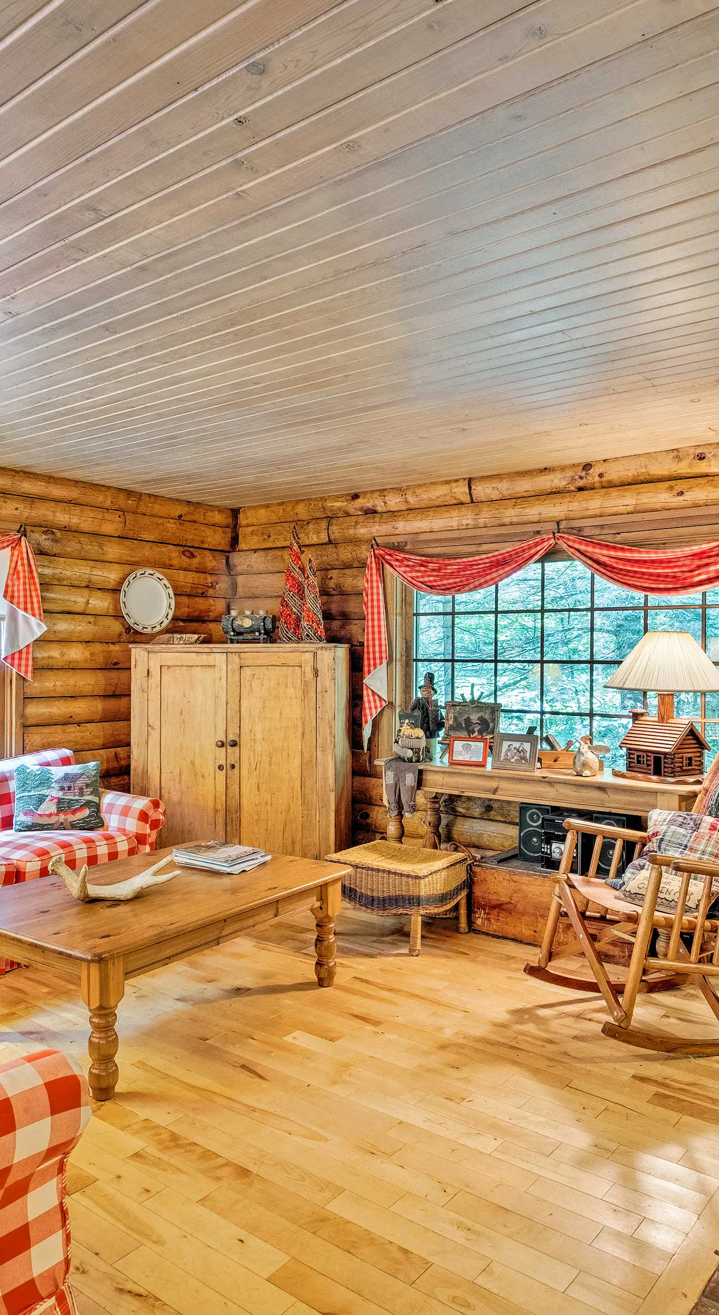 Private Wooded Cabin: 7 Mi to Mount Snow!